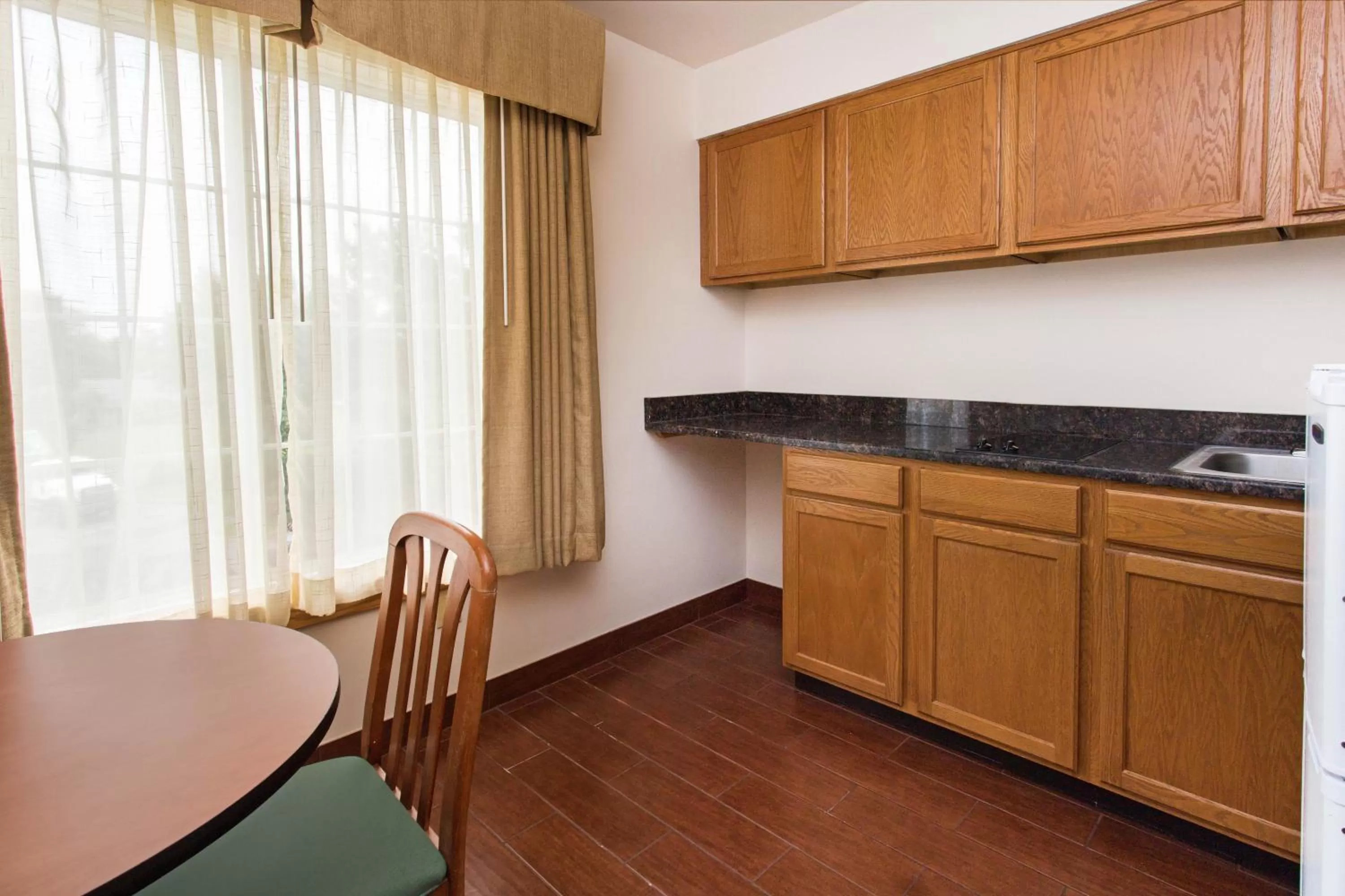 Kitchen or kitchenette in Hawthorn Suites by Wyndham Allentown-Fogelsville