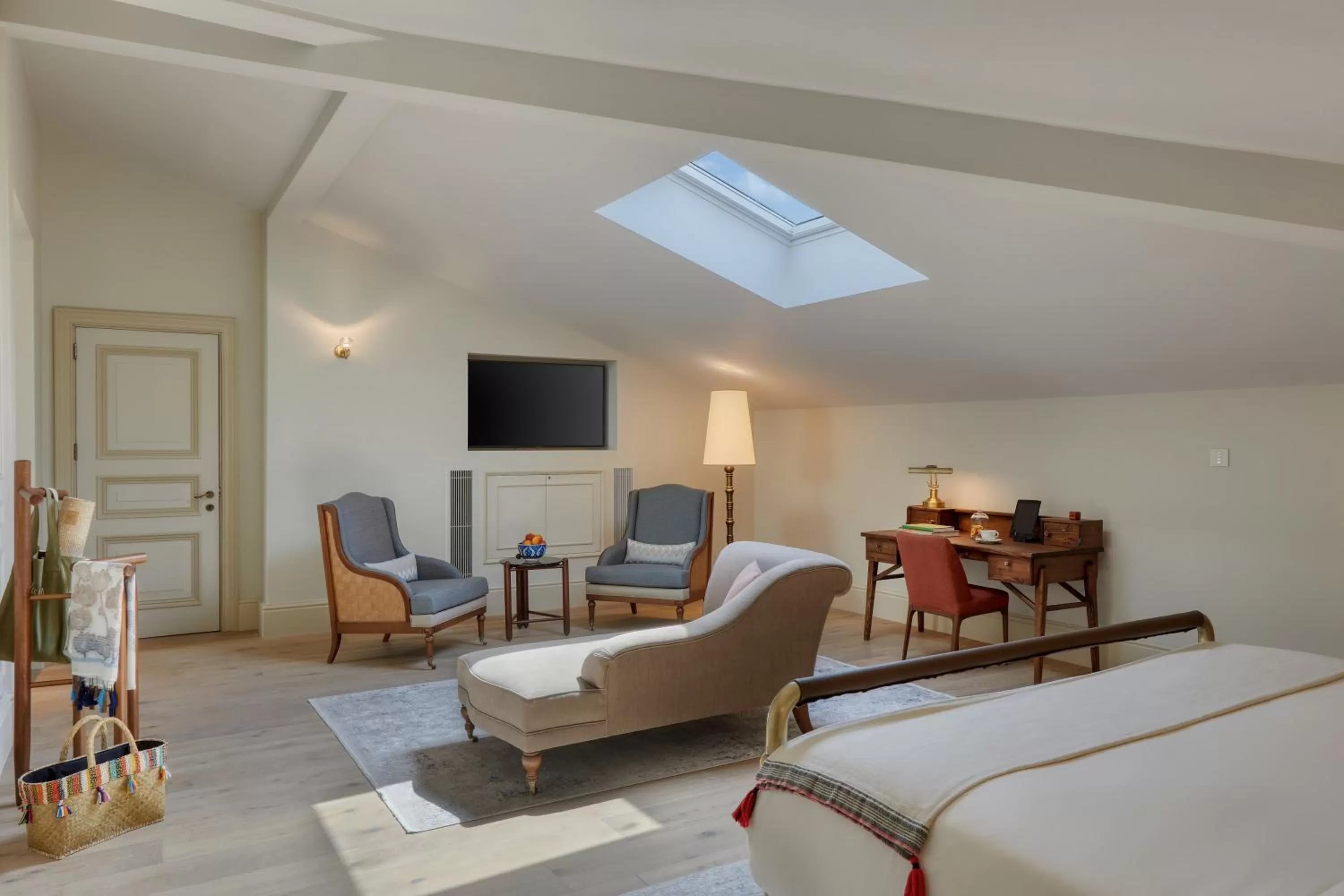 Photo of the whole room in Six Senses Kocatas Mansions