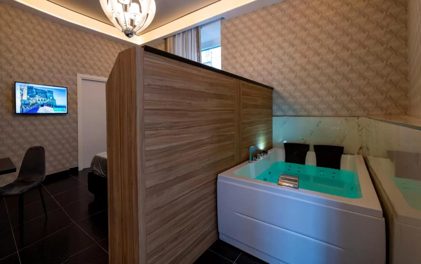 Hot Tub, Bed in Sole Luxury Bed and Breakfast