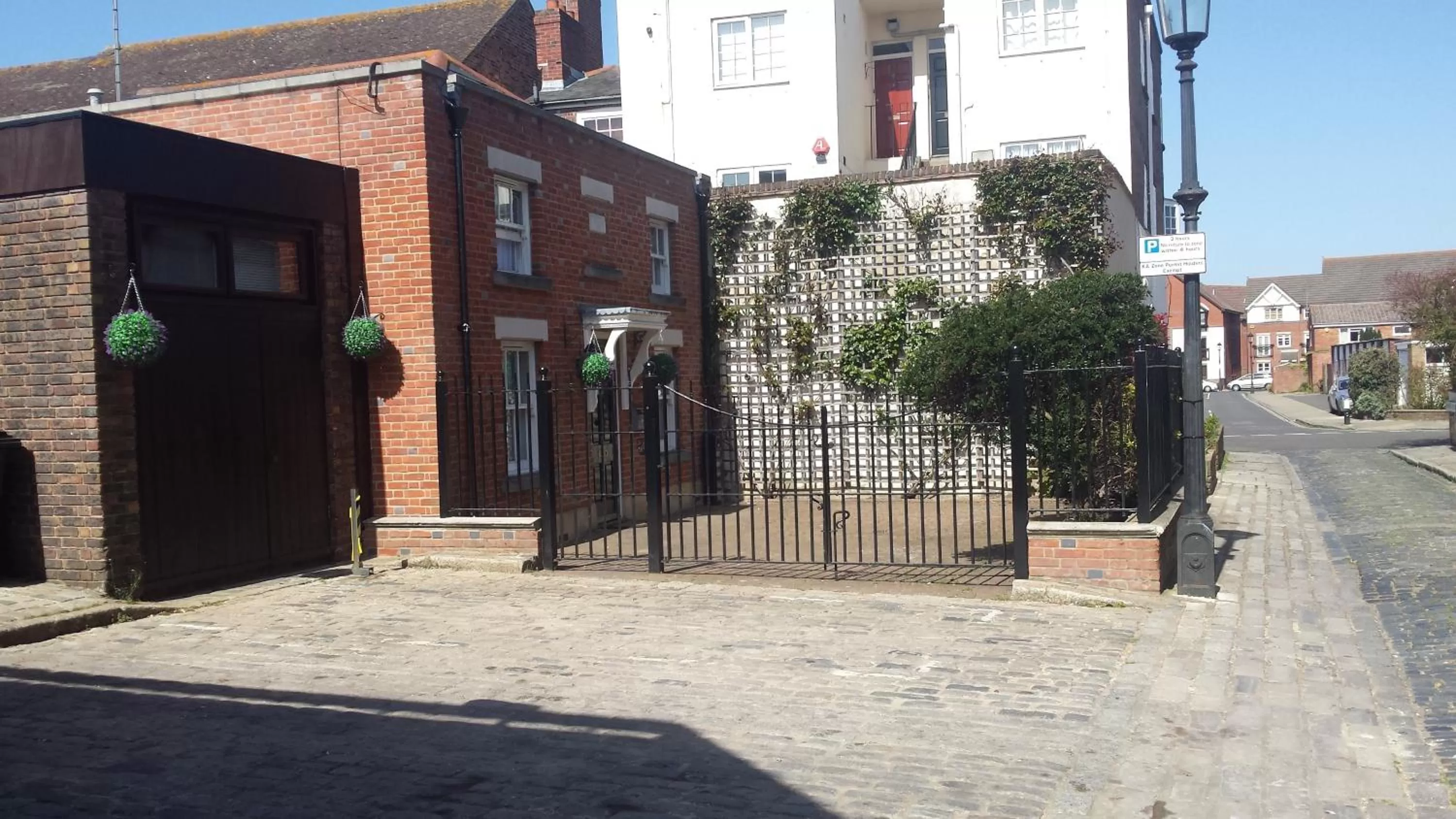 Facade/entrance in Duke of Buckingham