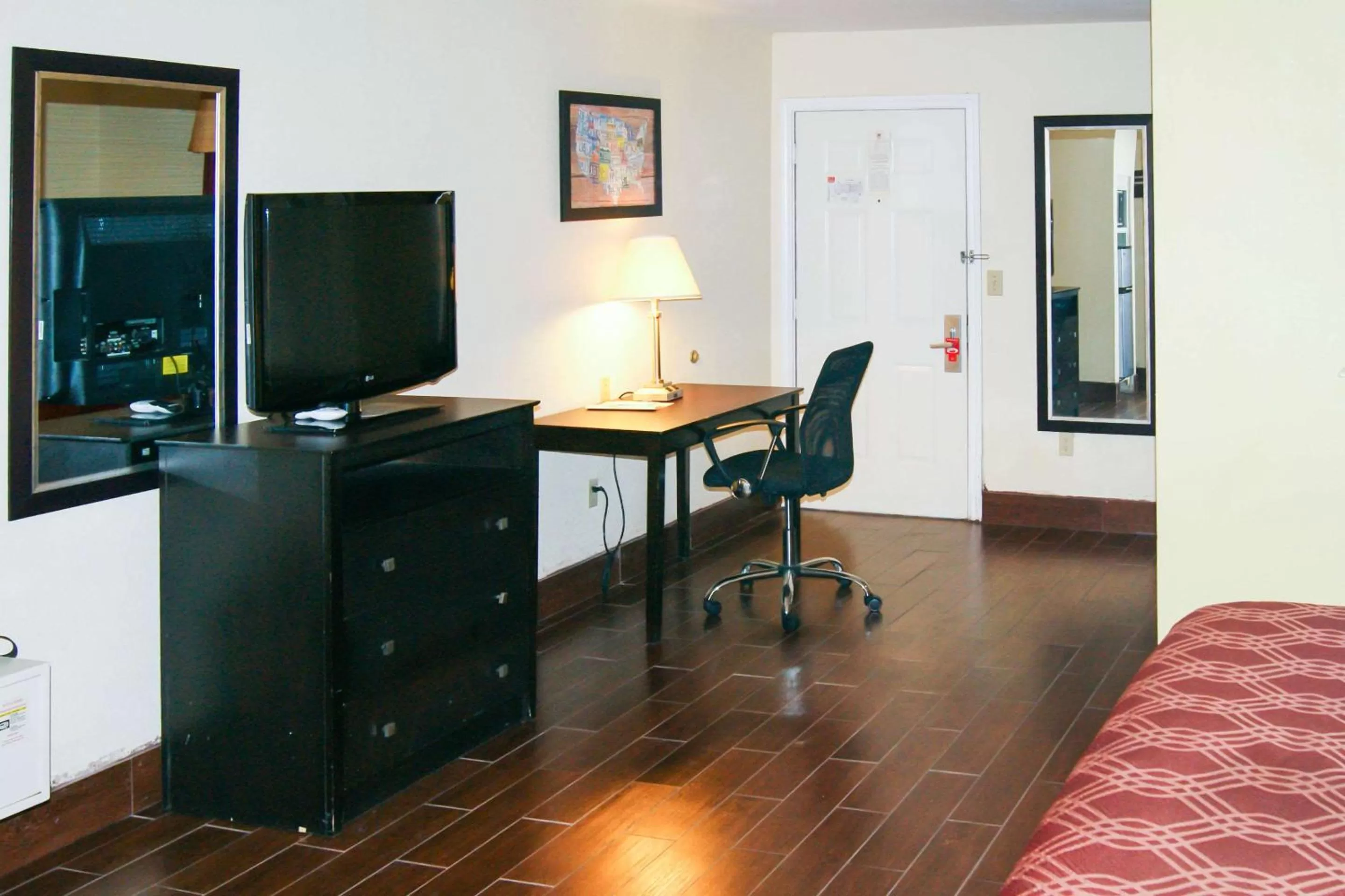 Photo of the whole room in Econo Lodge Inn & Suites West - Energy Corridor