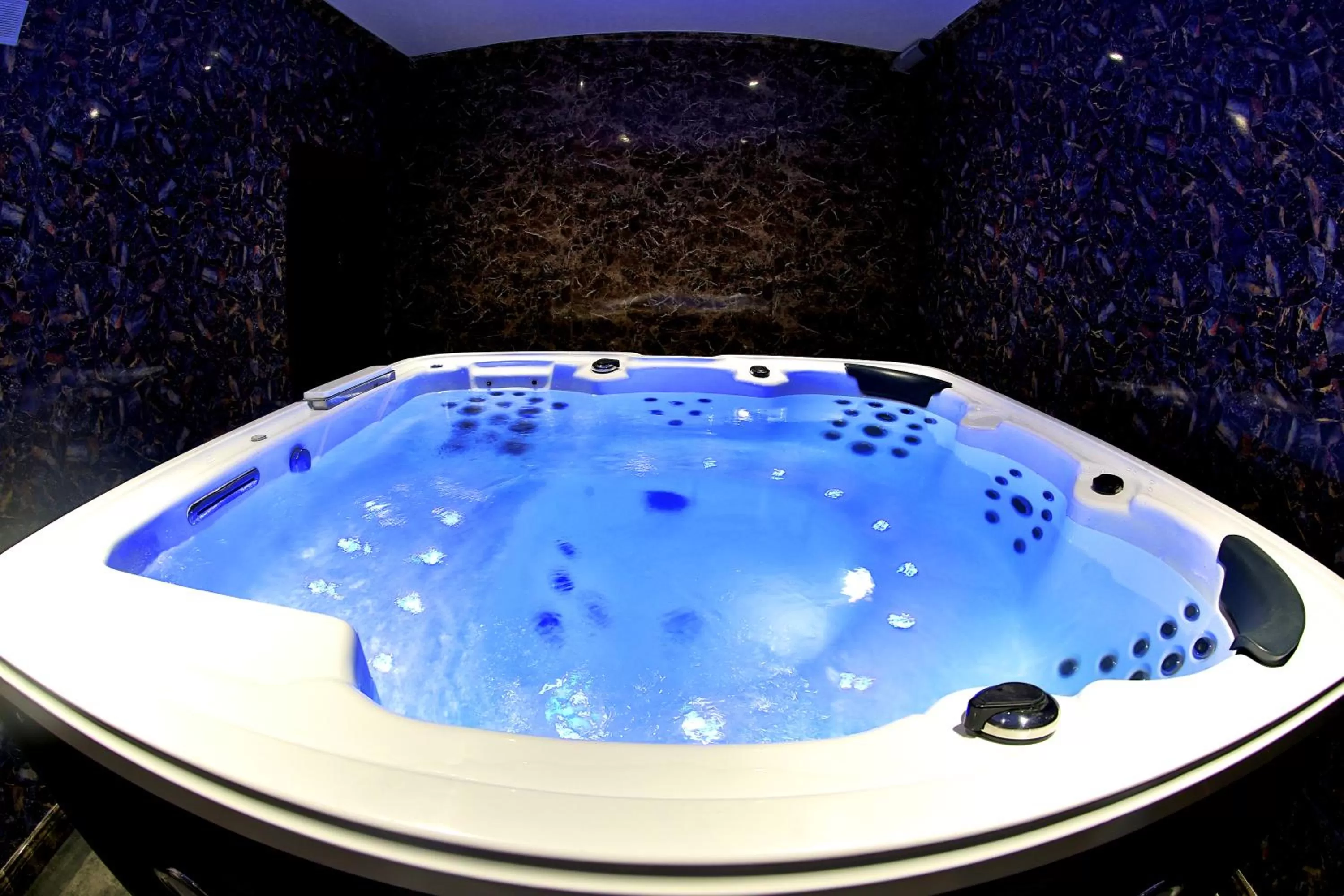 Hot Tub in Sahid Zarafshon