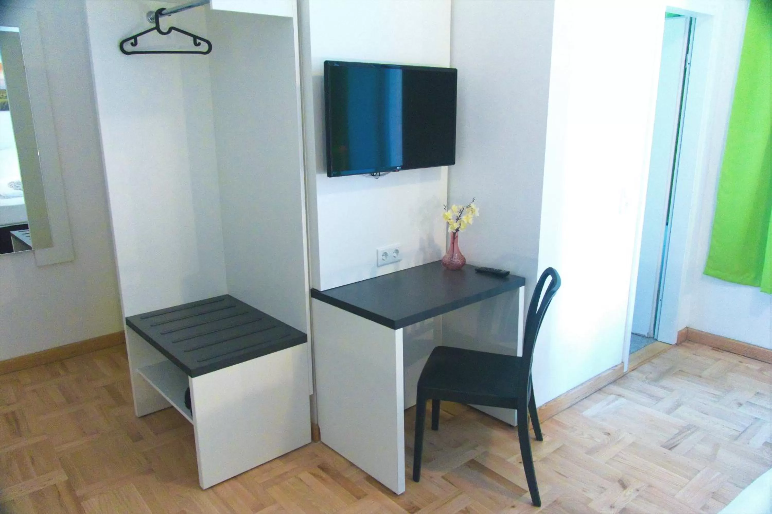 Dining area in bestprice Hotel Aachen Hauptbahnhof