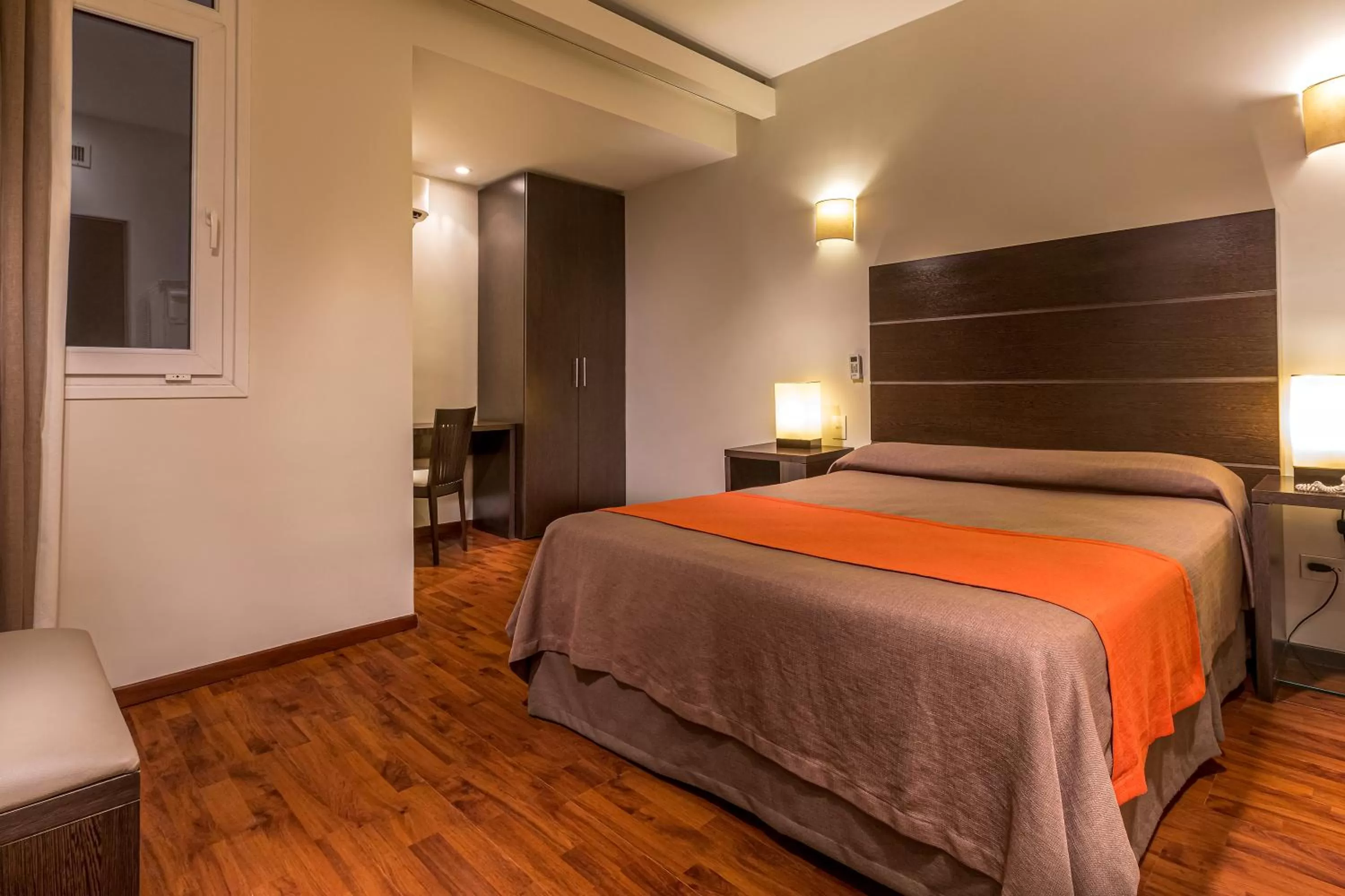 Bedroom, Bed in Gran Hotel Argentino