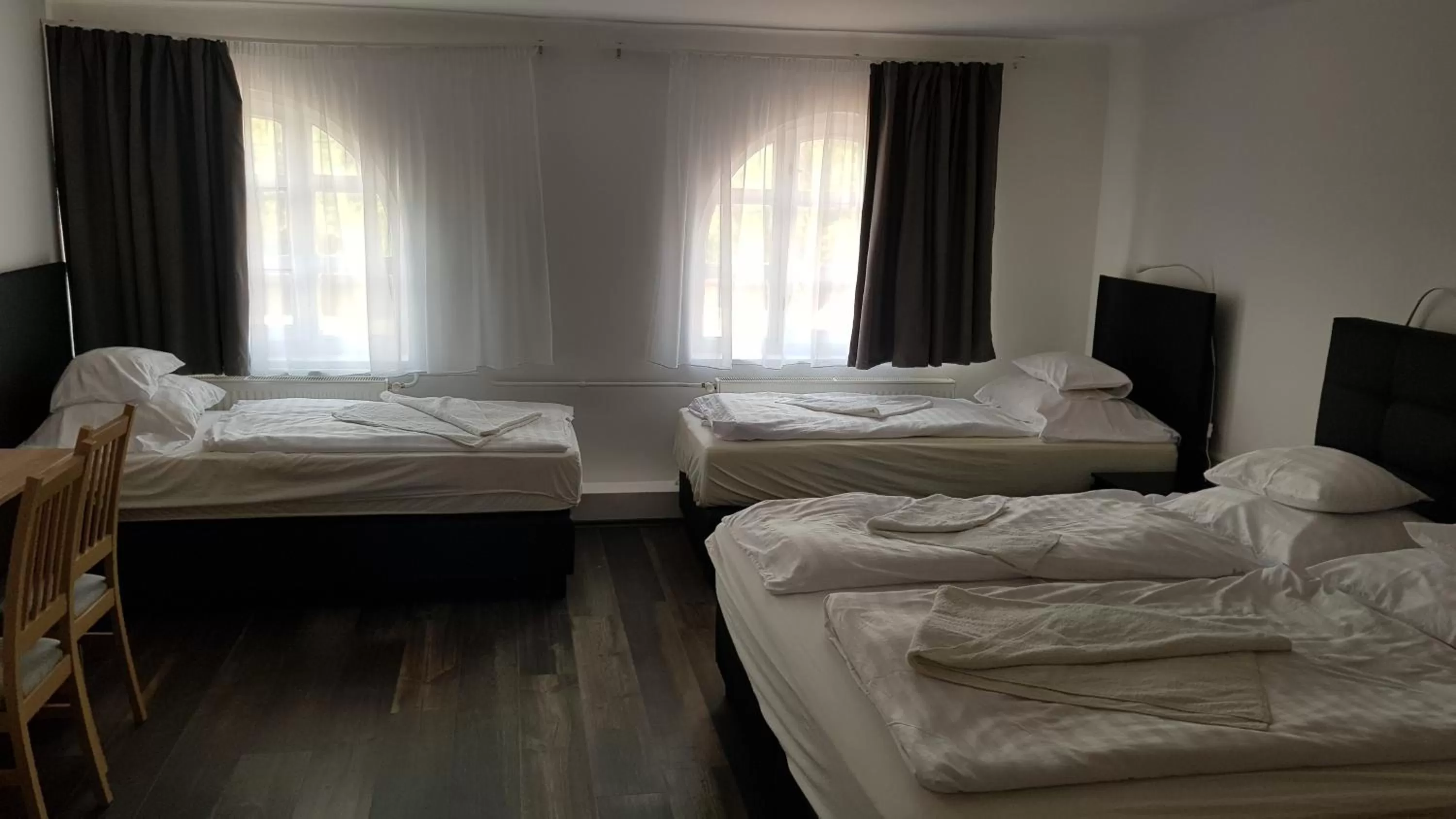 Bed in HBH Bajor Sörház Sólyomfészek Panzió