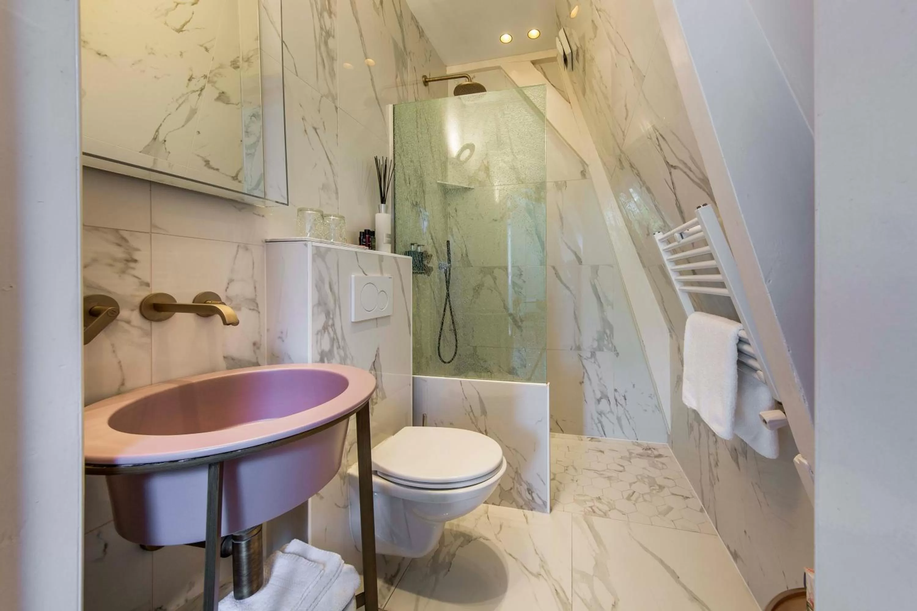 Shower in Amstel Corner Hotel