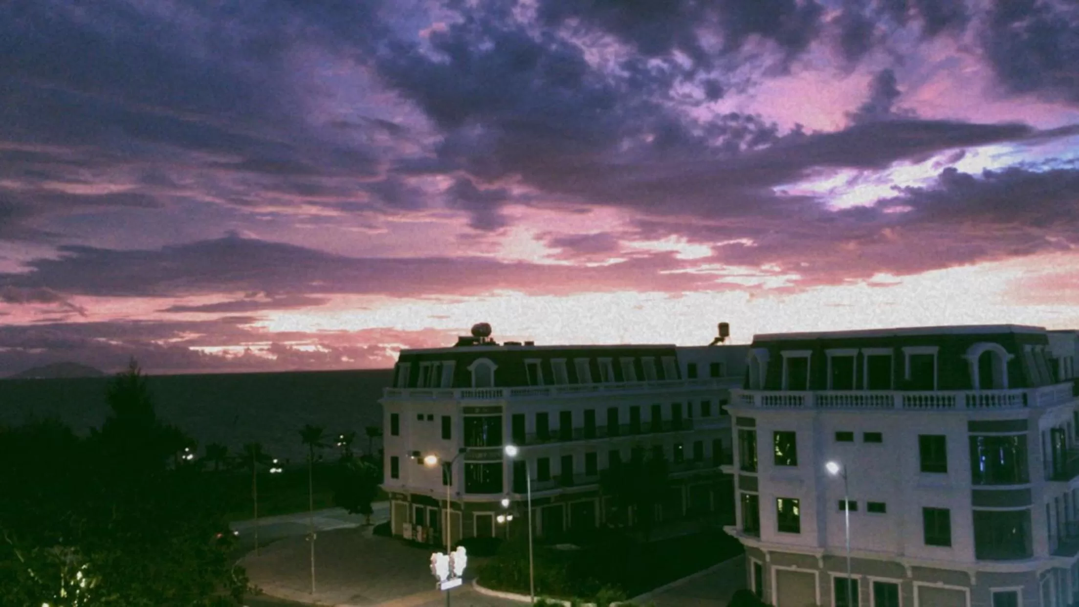 Area and facilities in STAY hostel 2 - 350m from the ferry