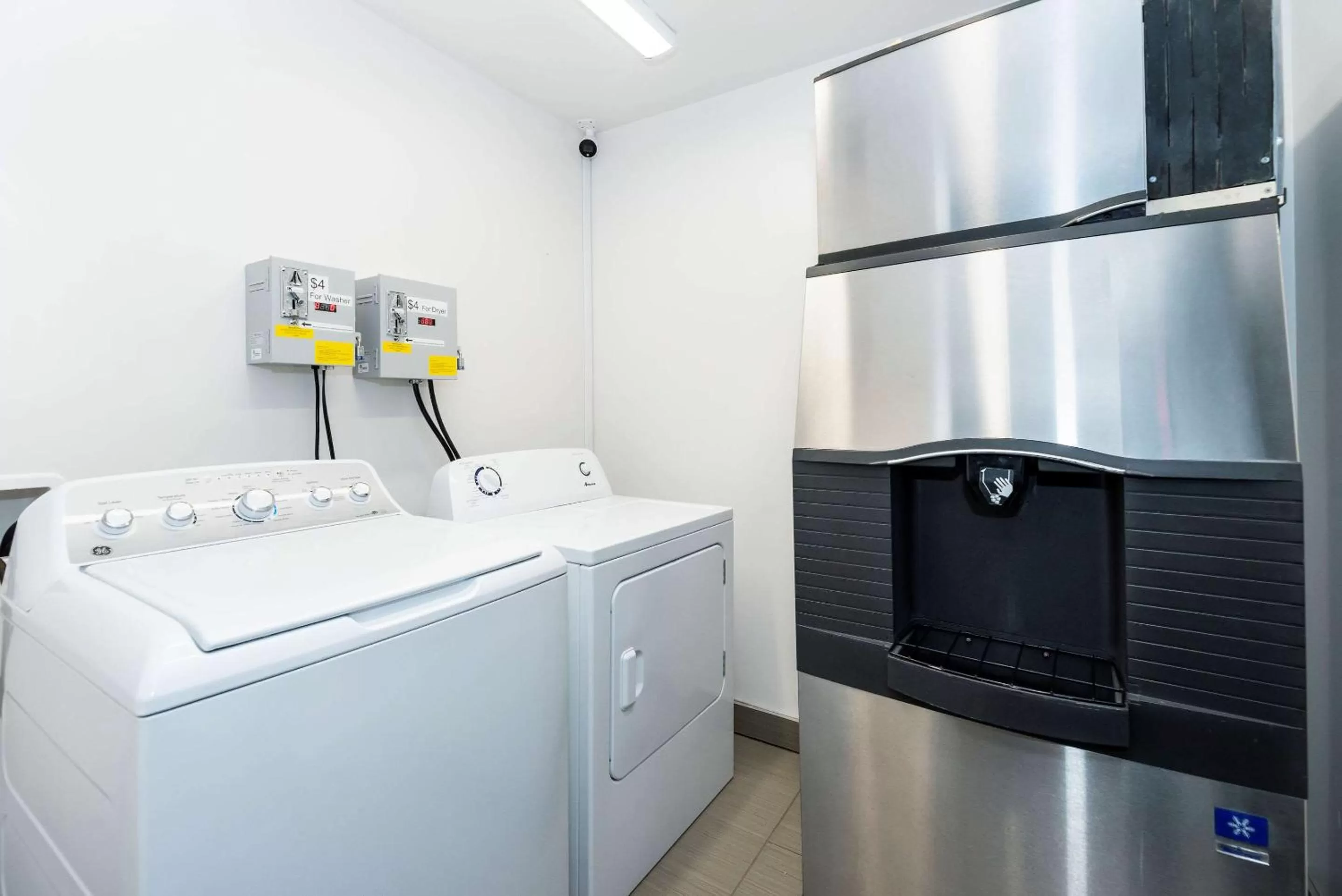 laundry in Econo Lodge