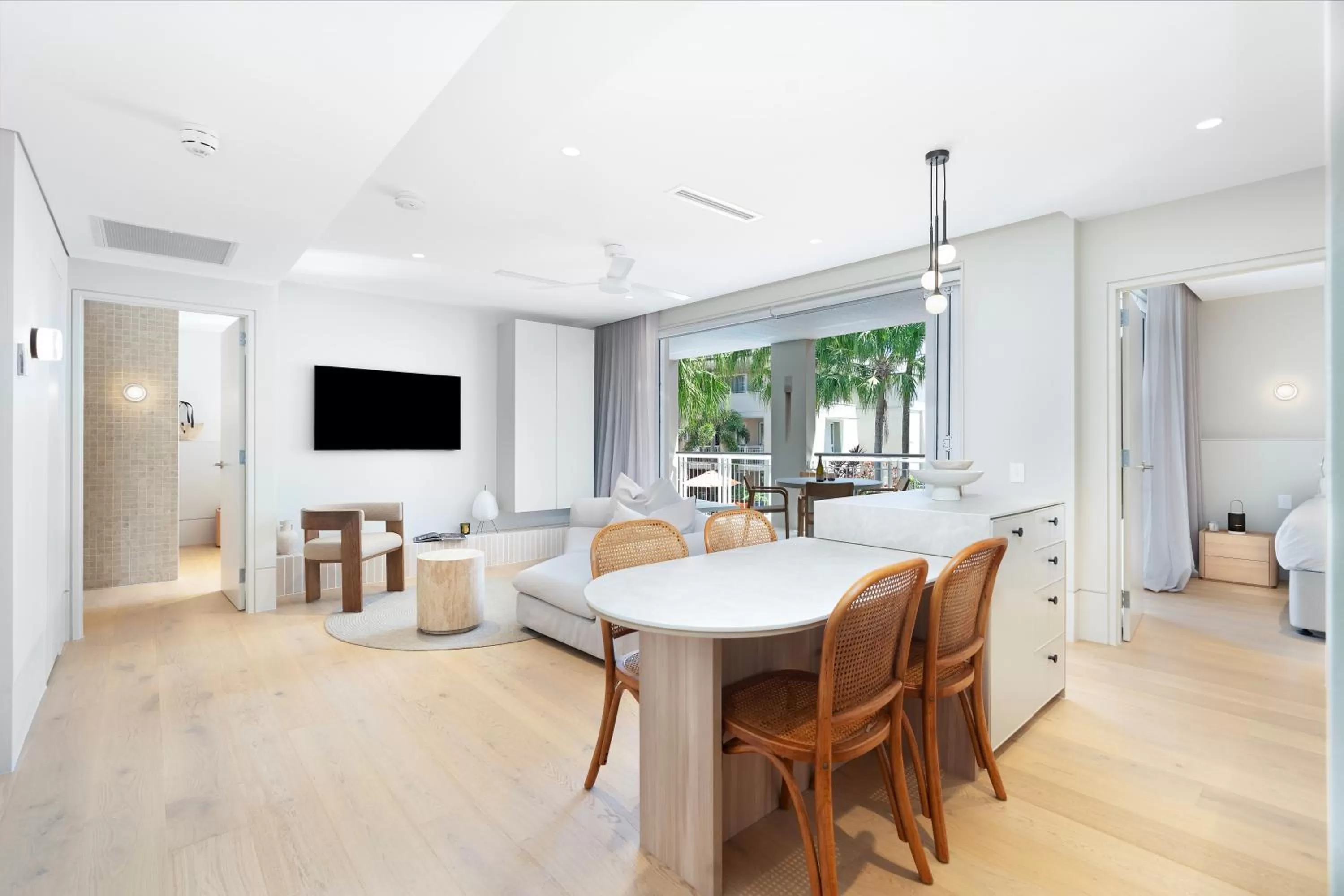 Dining area in Laguna on Hastings