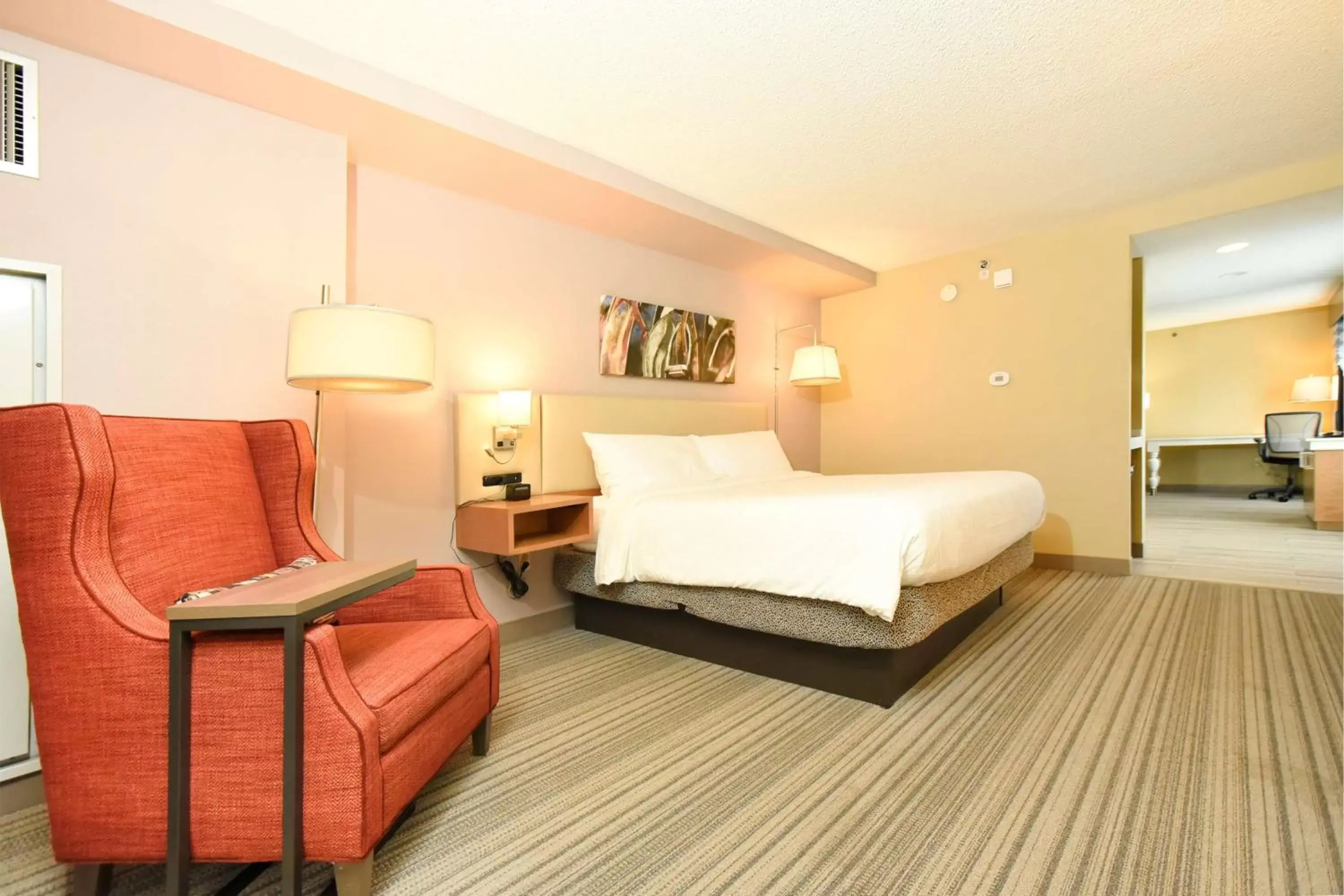 Deluxe Corner King Room in Hilton Garden Inn Saratoga Springs Deluxe Corner King Room in Hilton Garden Inn Saratoga Springs