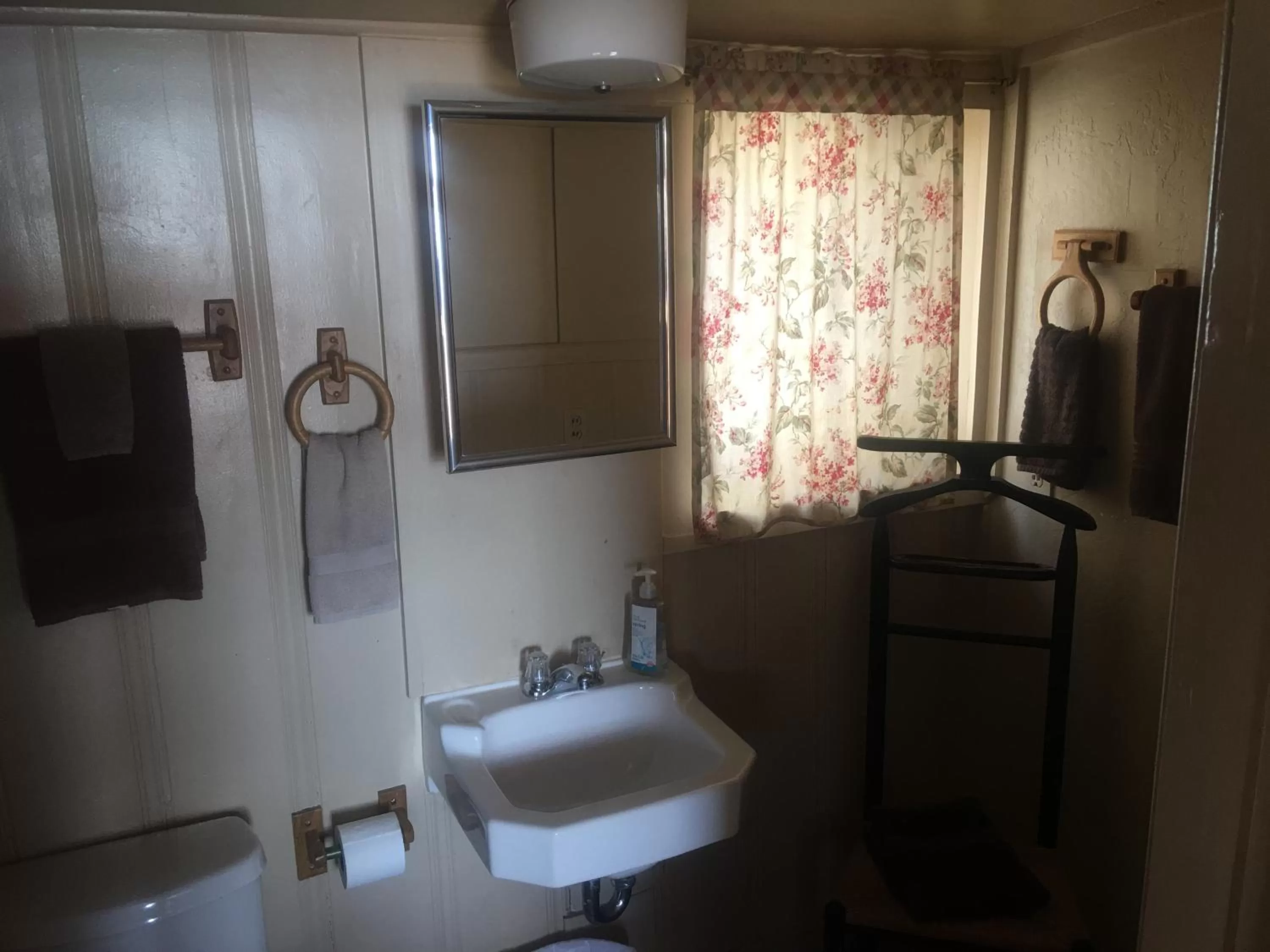 Bathroom in Rainbows End Fishing Resort