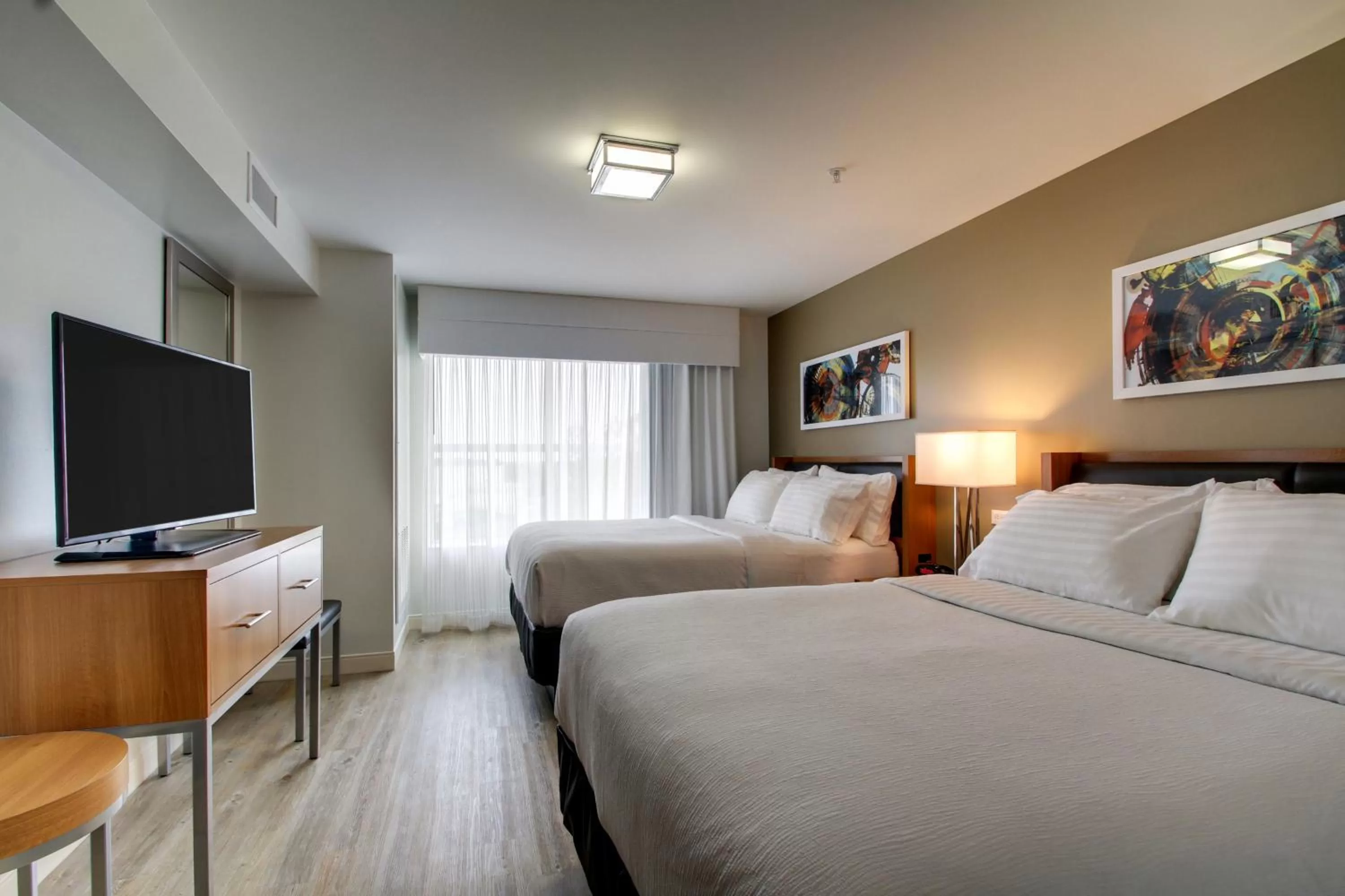 Bed in Holiday Inn & Suites Peoria at Grand Prairie by IHG