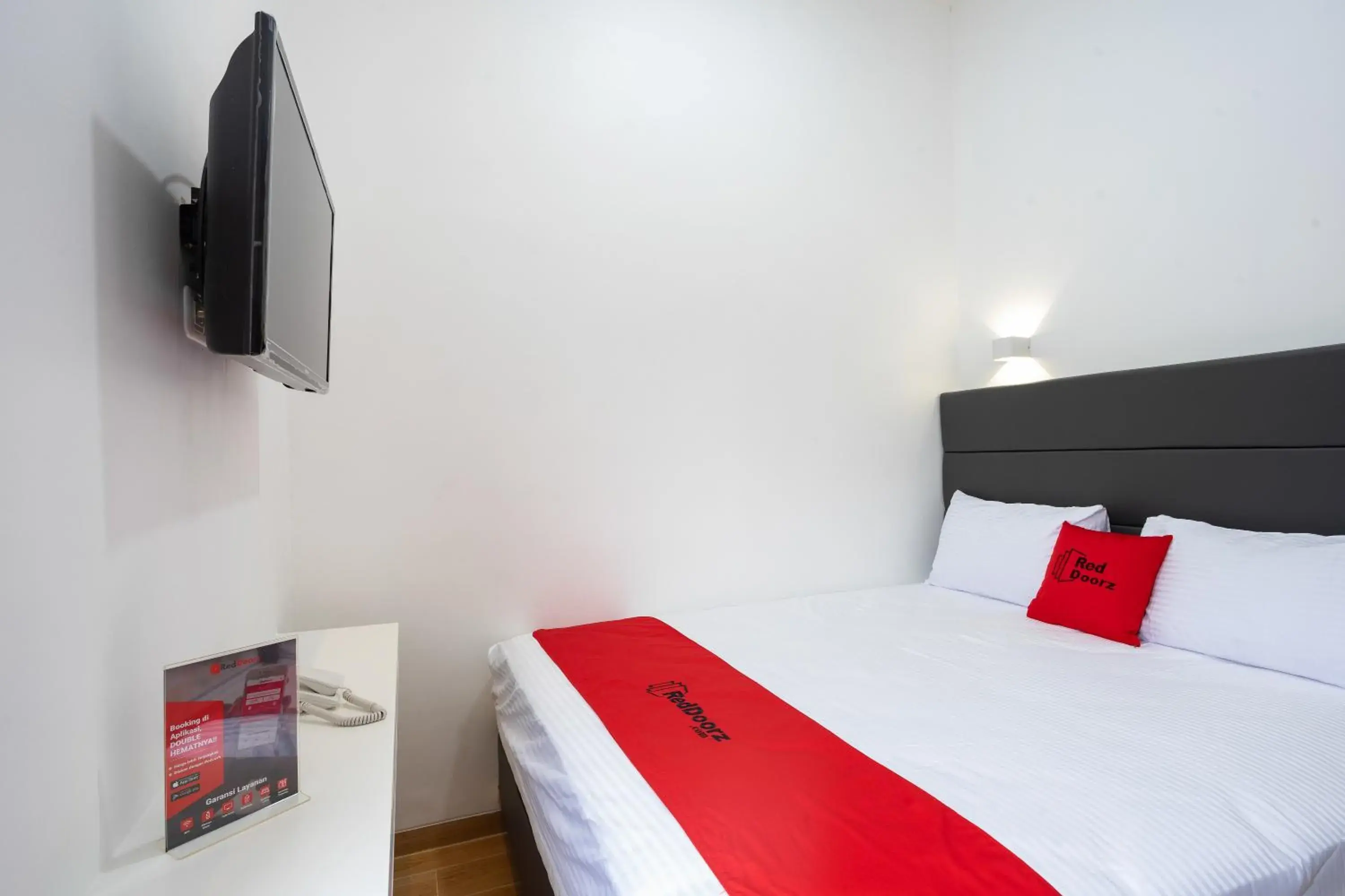 Double Room in RedDoorz Plus @ Danau Sunter Utara Double Room in RedDoorz Plus @ Danau Sunter Utara