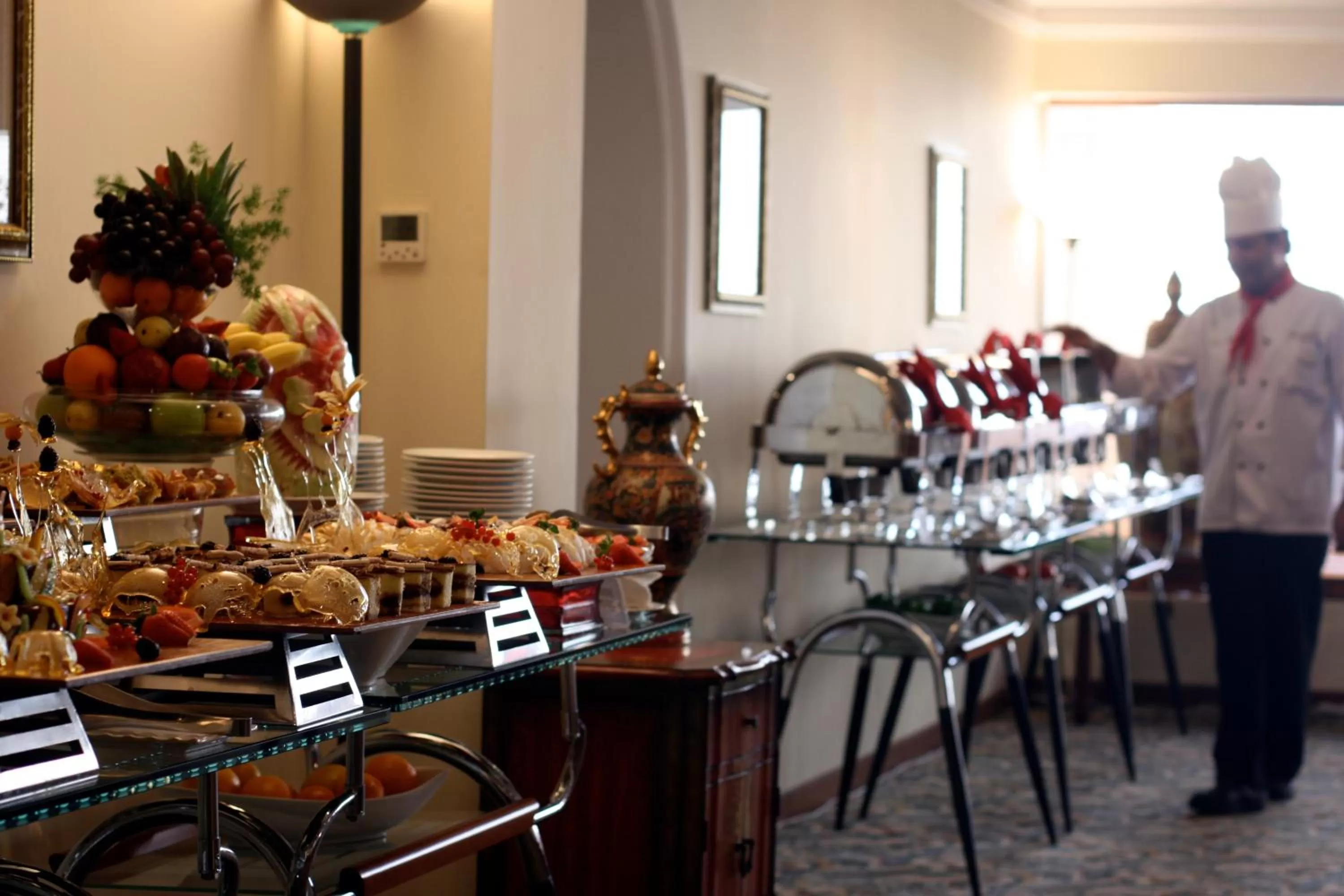 Restaurant/places to eat in The Convention Center & Royal Suites Hotel