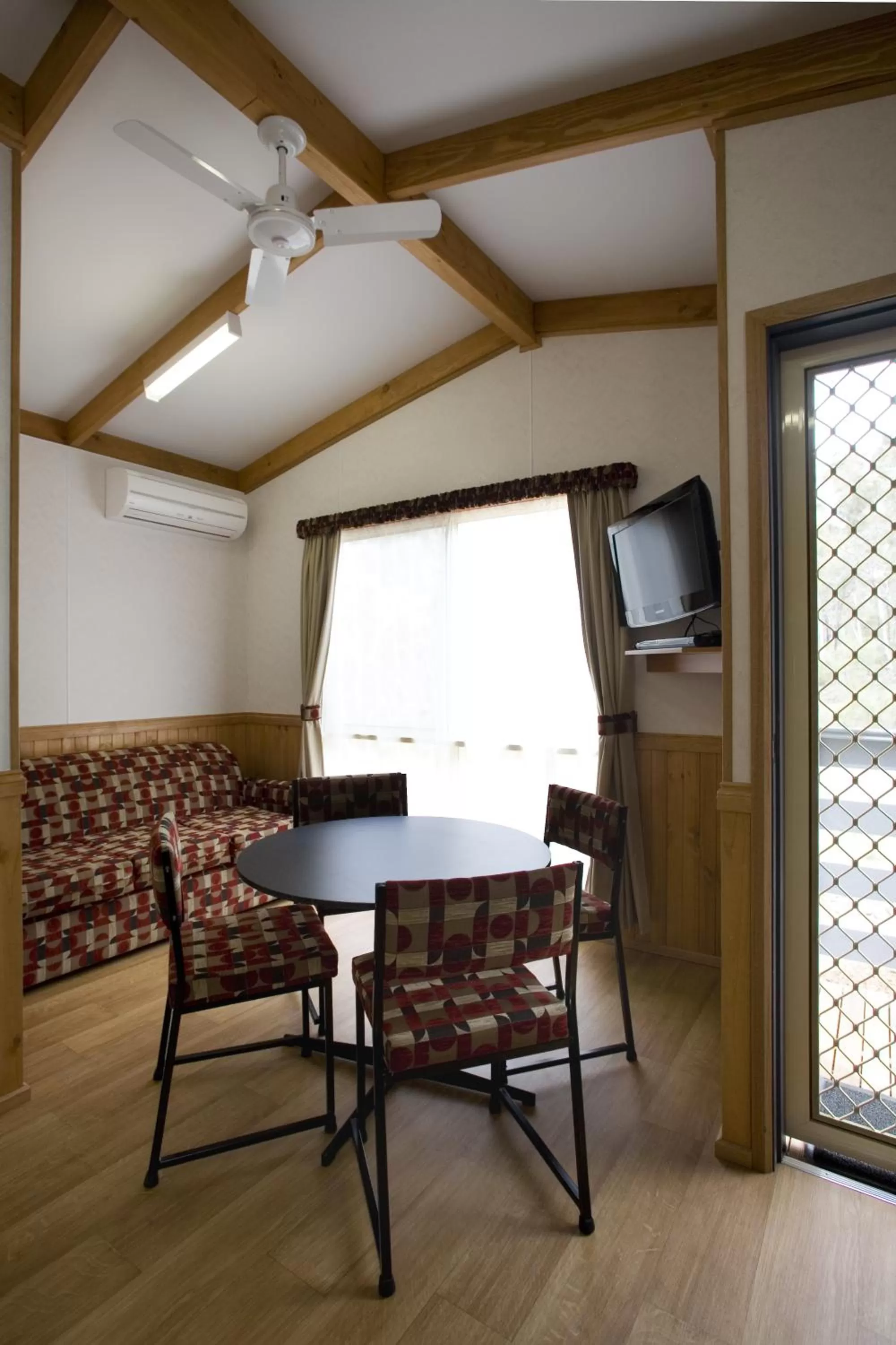 Living room in Alivio Tourist Park Canberra