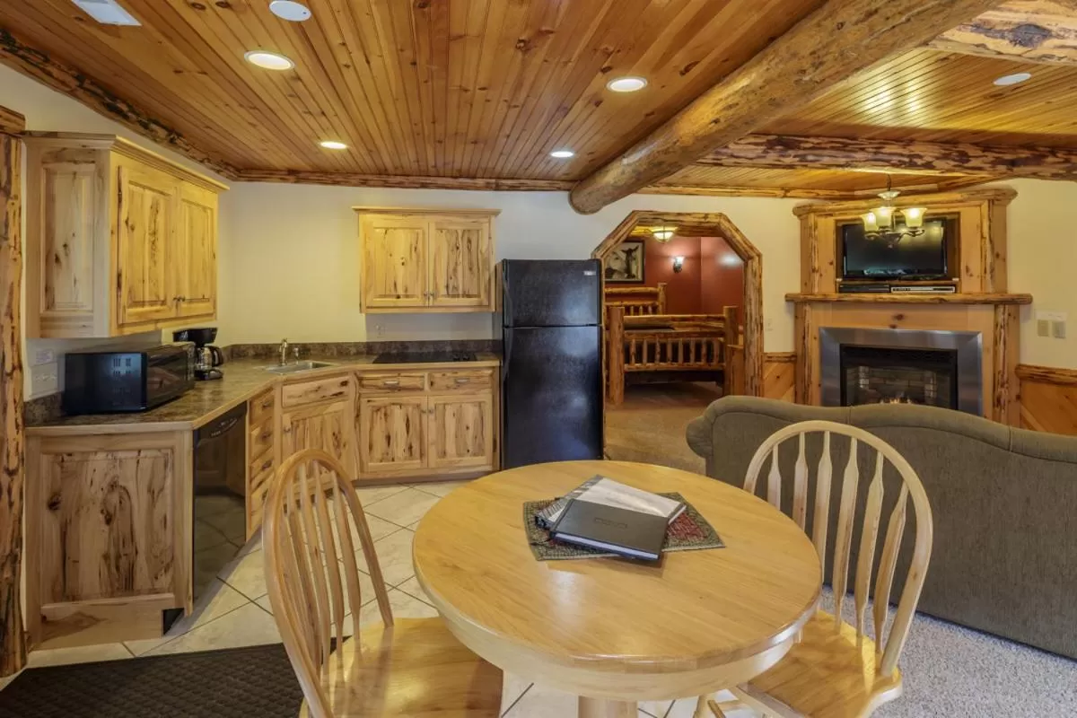 Sojourner's Lodge & Log Cabin Suites