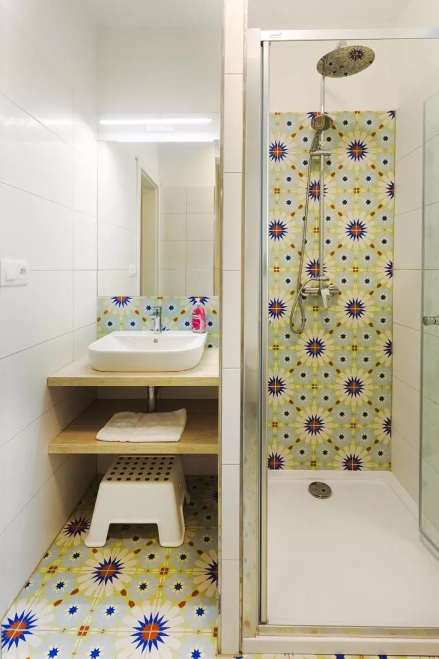 Shower in Hotel Edvard