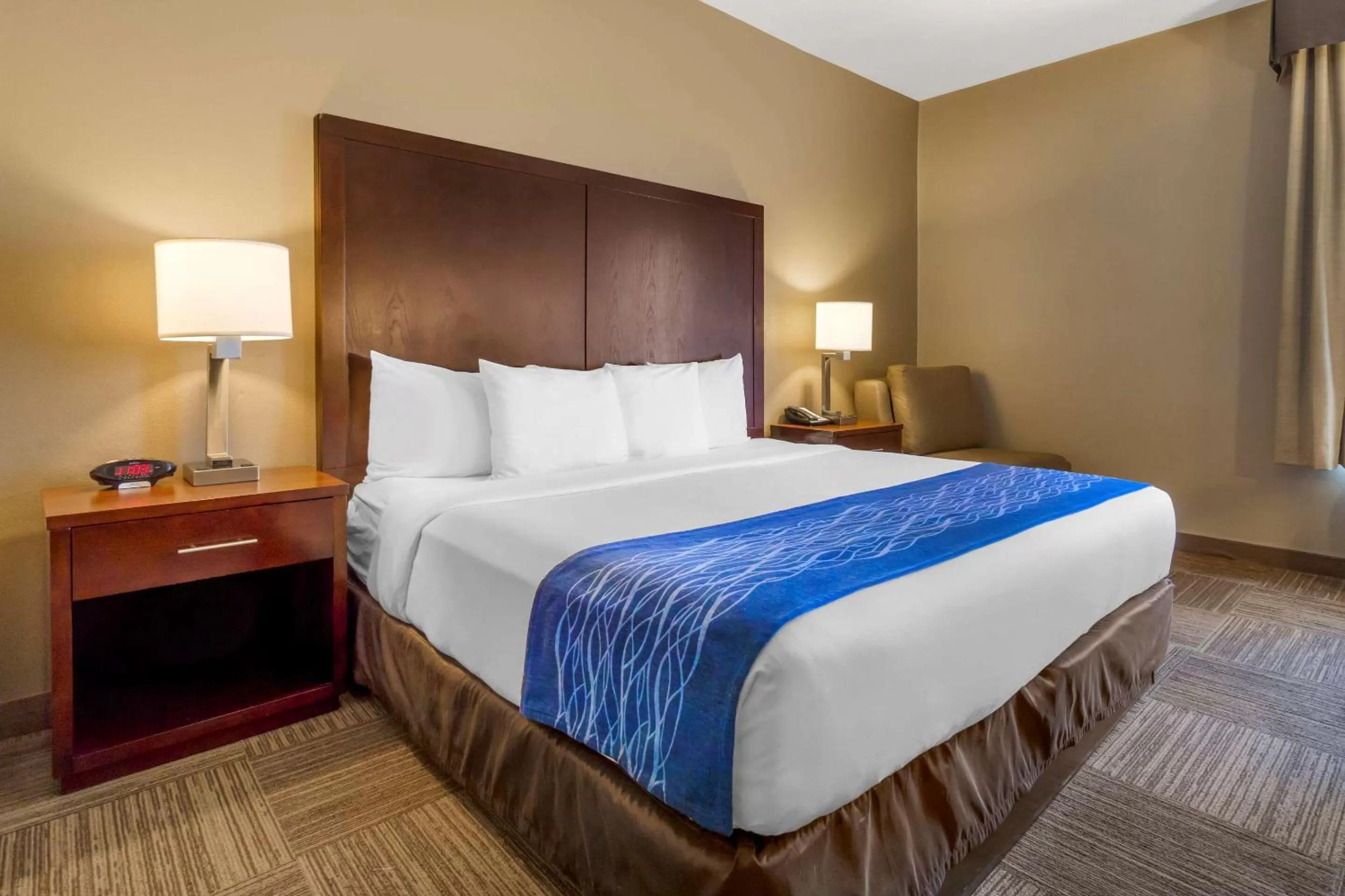 King Room - Disability Access/Non-Smoking in Comfort Inn & Suites Sea-Tac Airport