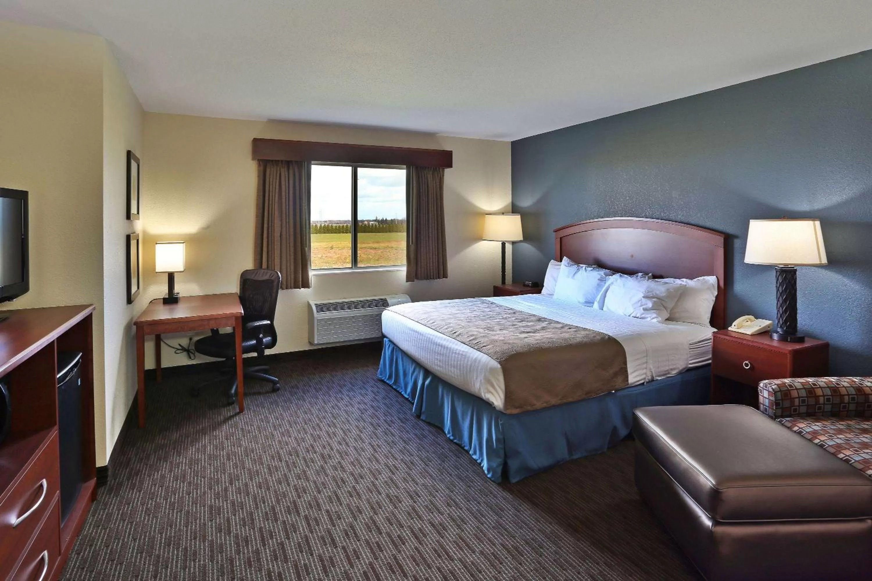 Photo of the whole room, Bed in AmericInn by Wyndham Bay City