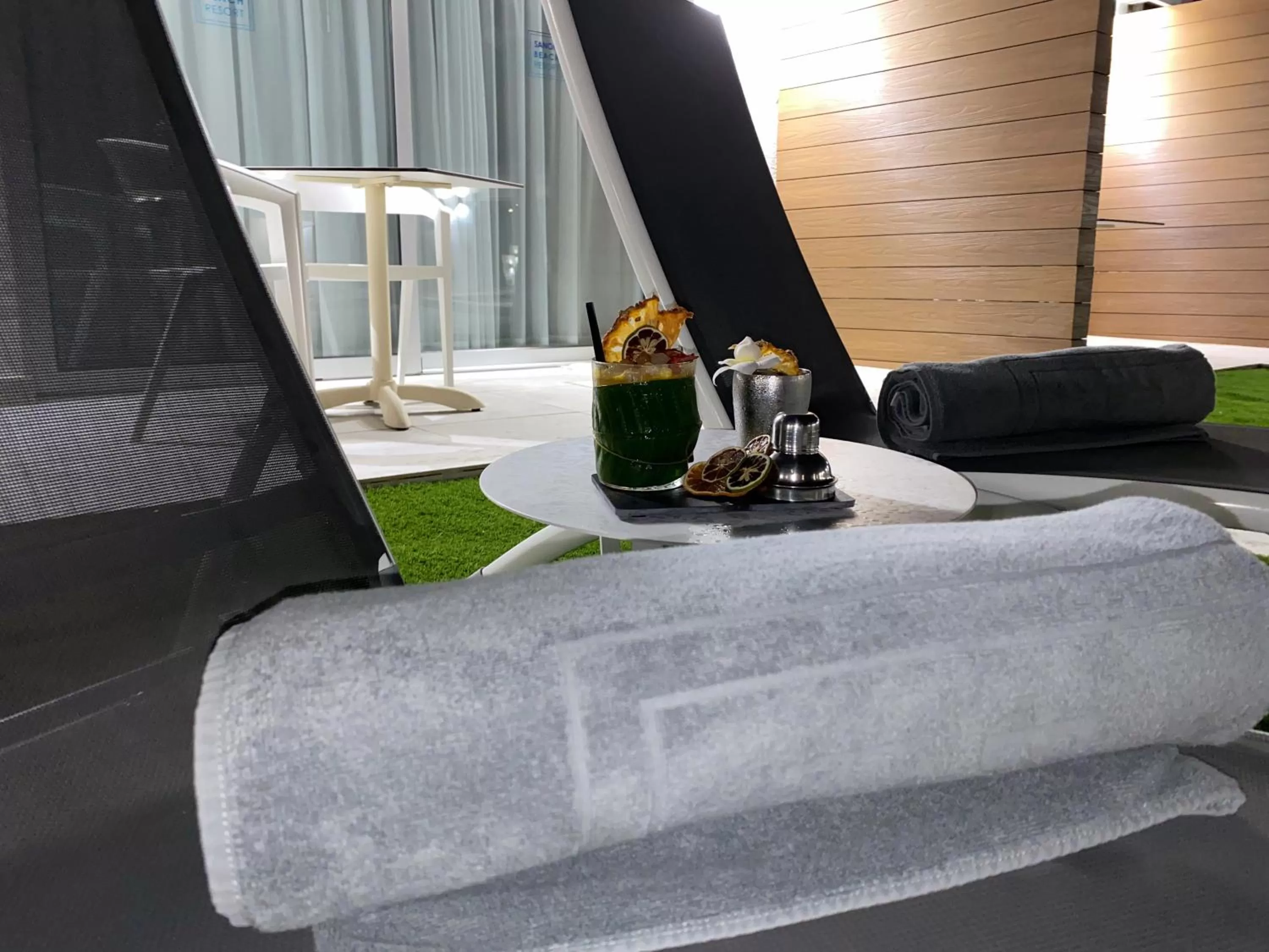 Alcoholic drinks, Bed in Sanom Beach Resort Only Adults