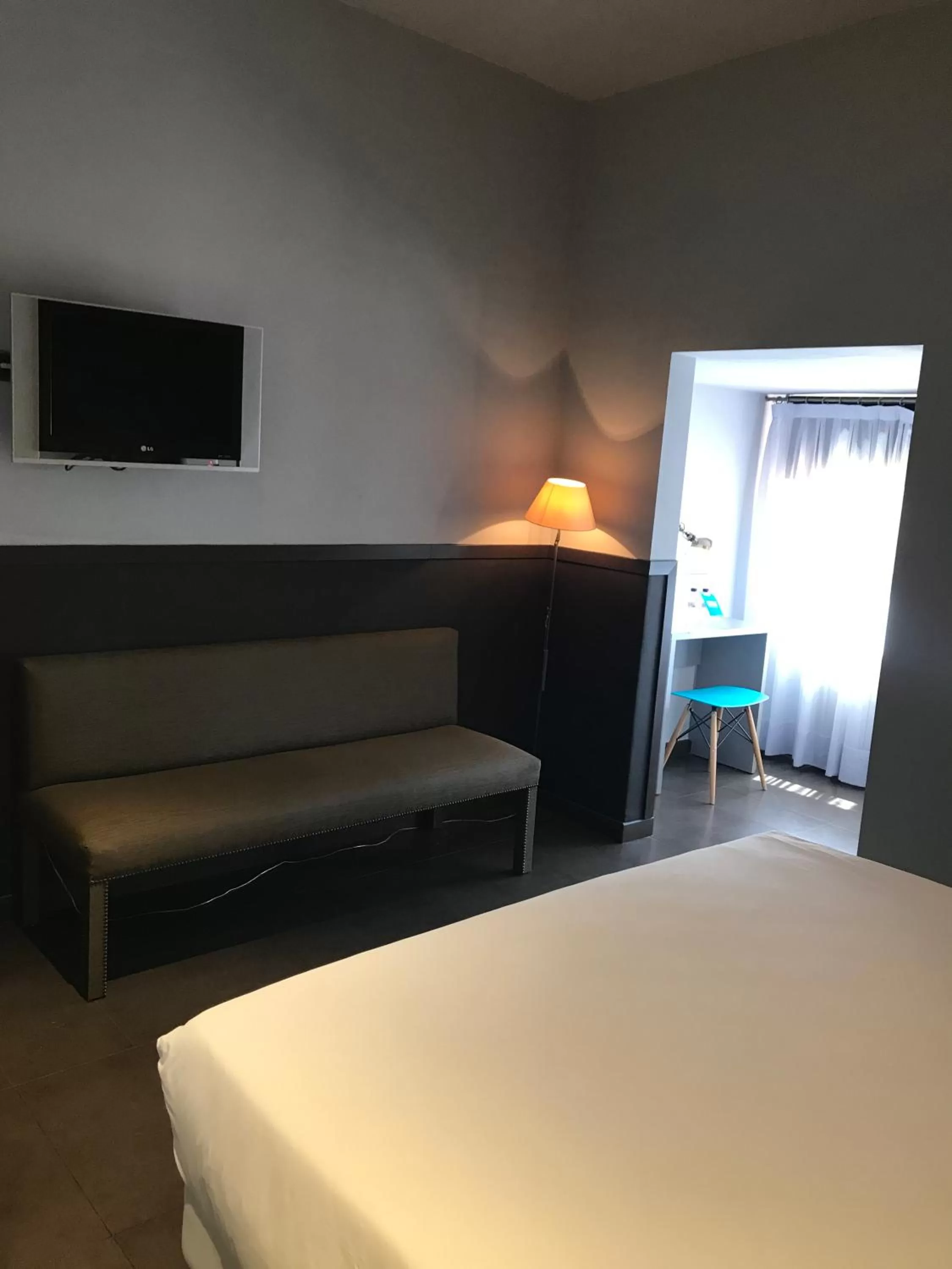 Bedroom, Bed in Chic & Basic Zoo