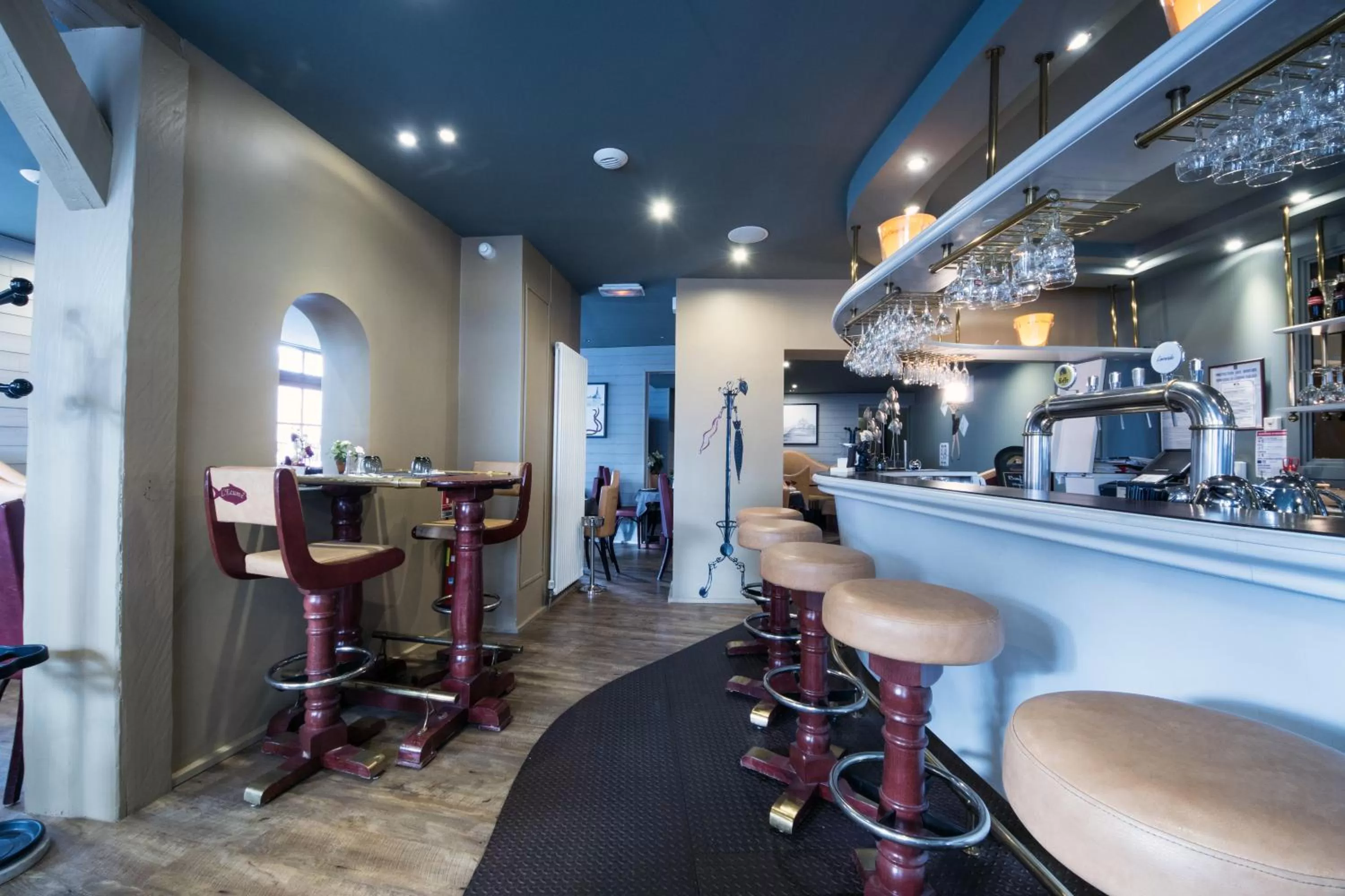 Restaurant/places to eat in L'HÔTEL de CHARTRES