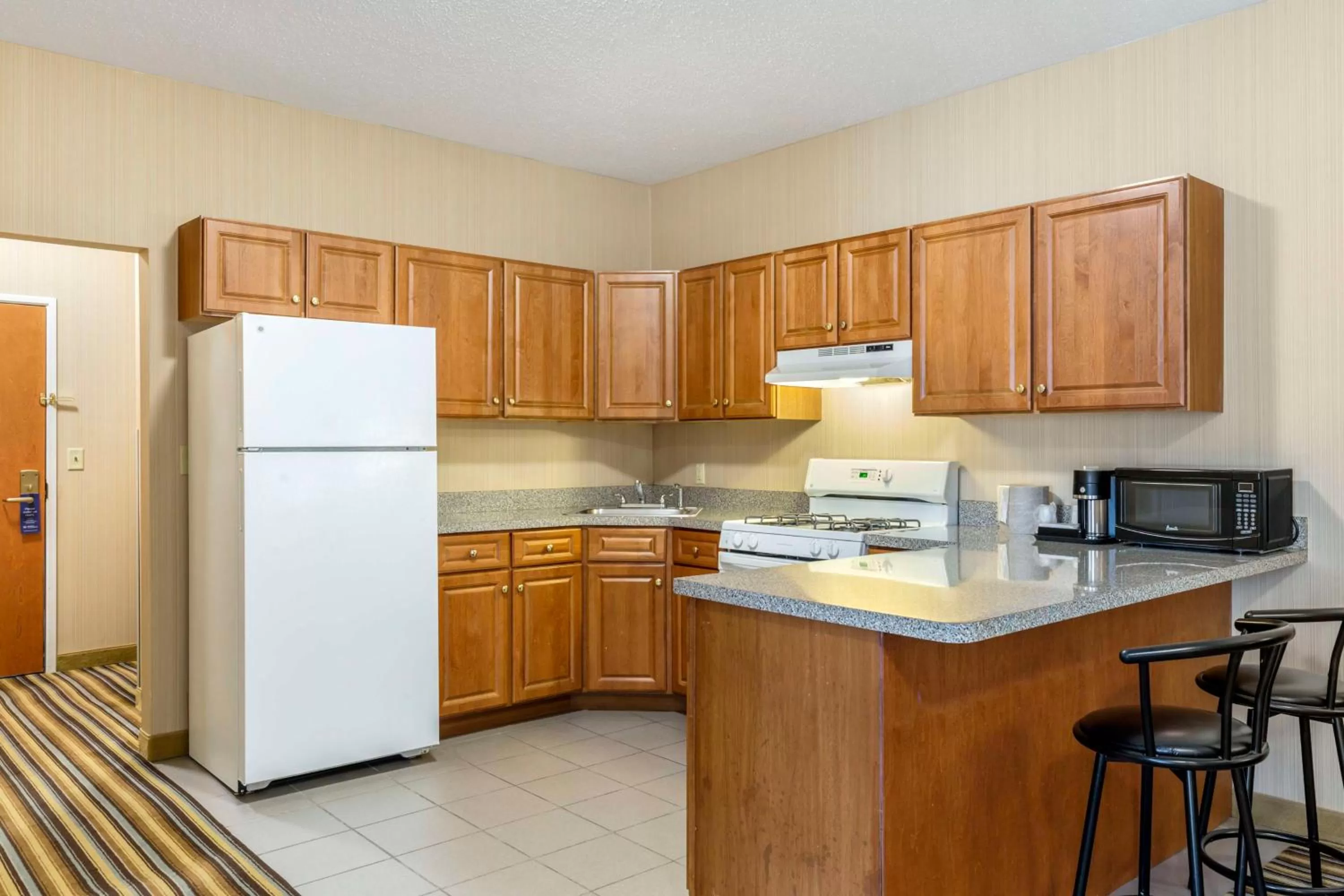 Bedroom in Best Western Plus New England Inn & Suites