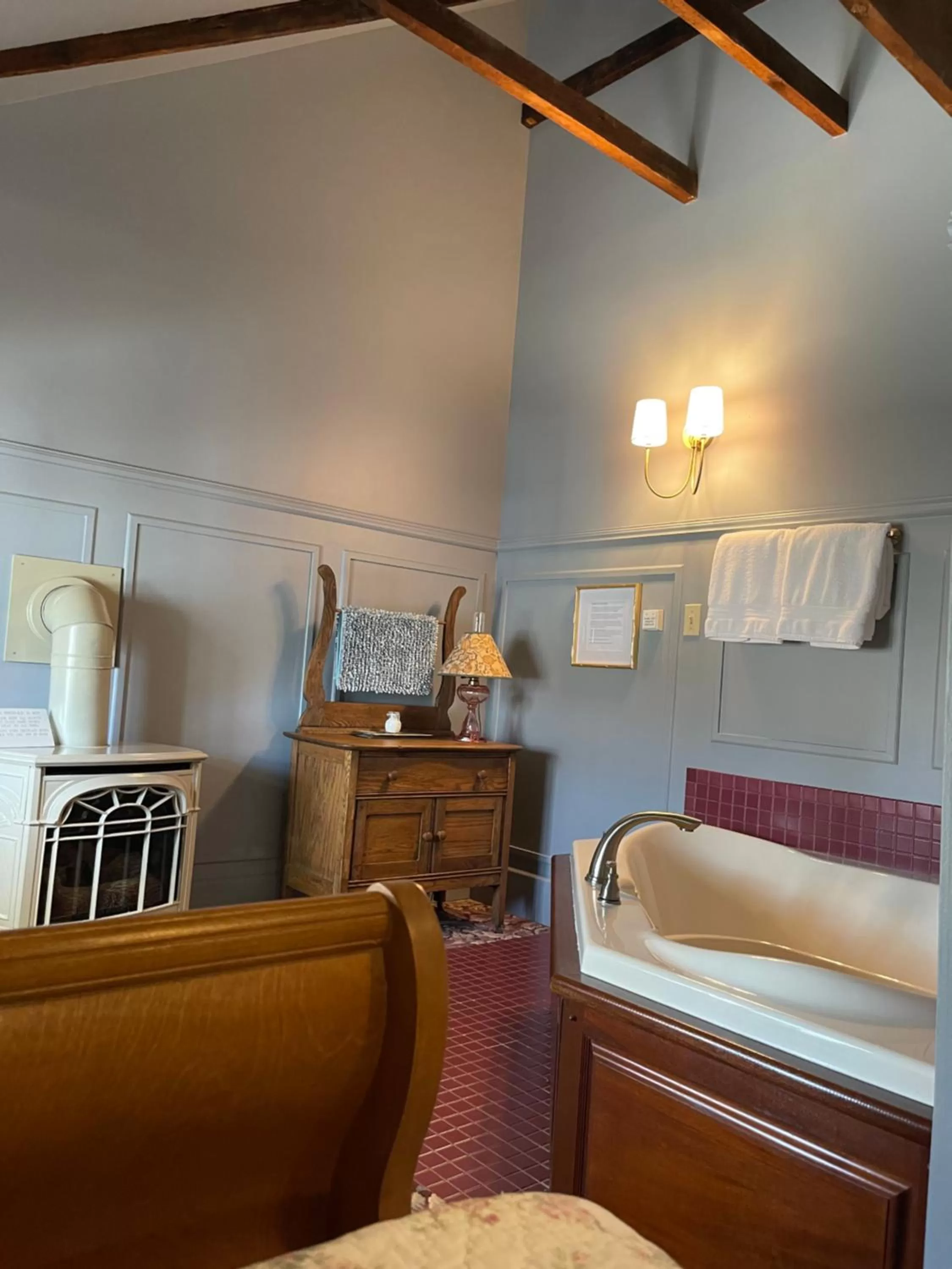 Bath, Bed in Carriage House Bed & Breakfast