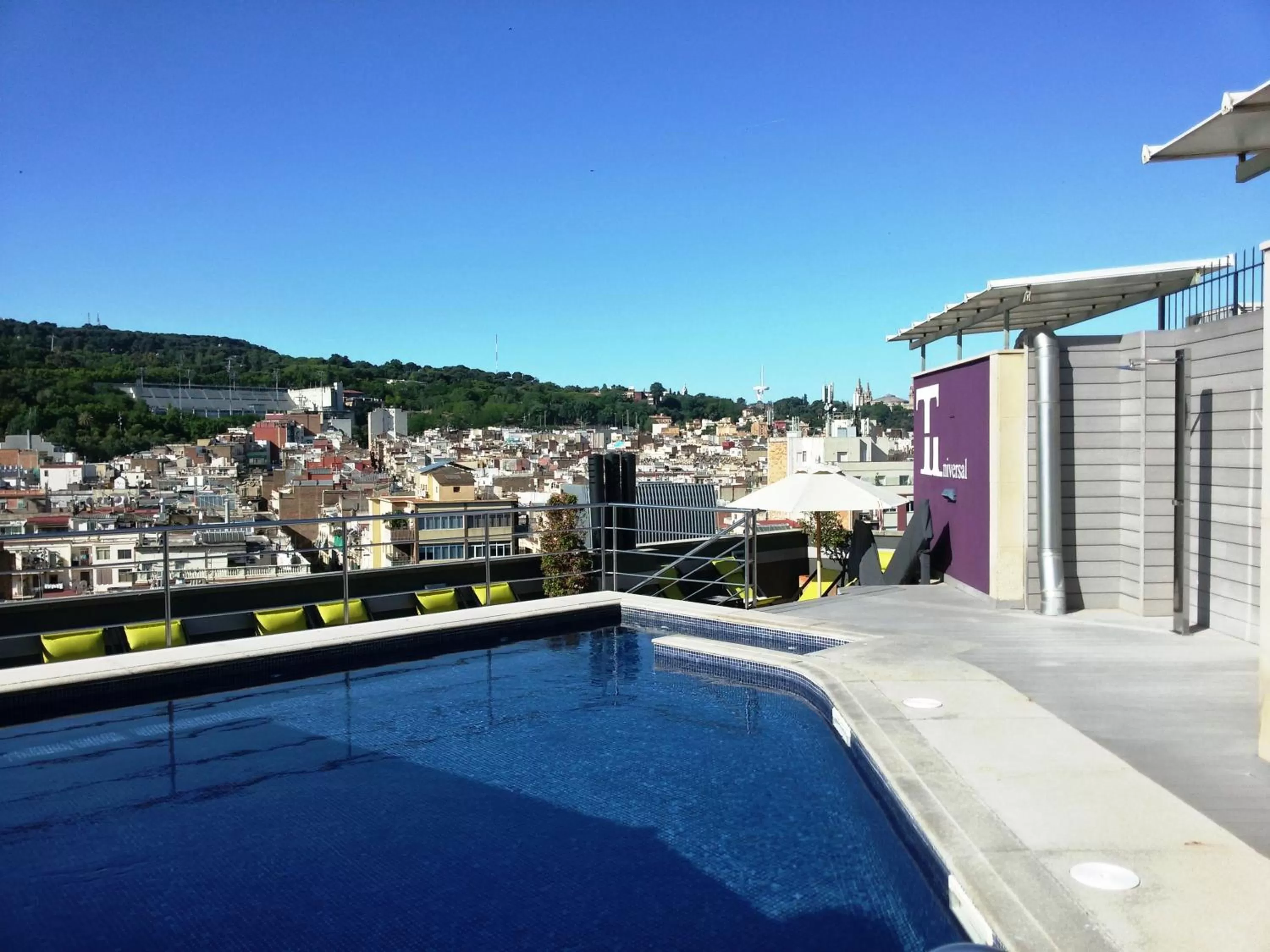 Swimming pool in Hotel Barcelona Universal