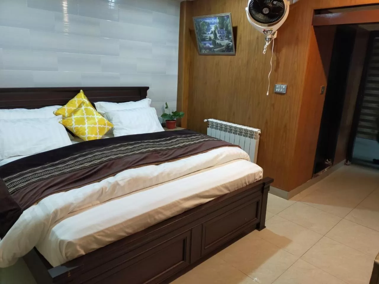 Bedroom, Bed in Shagufta Royal Hotel Murree