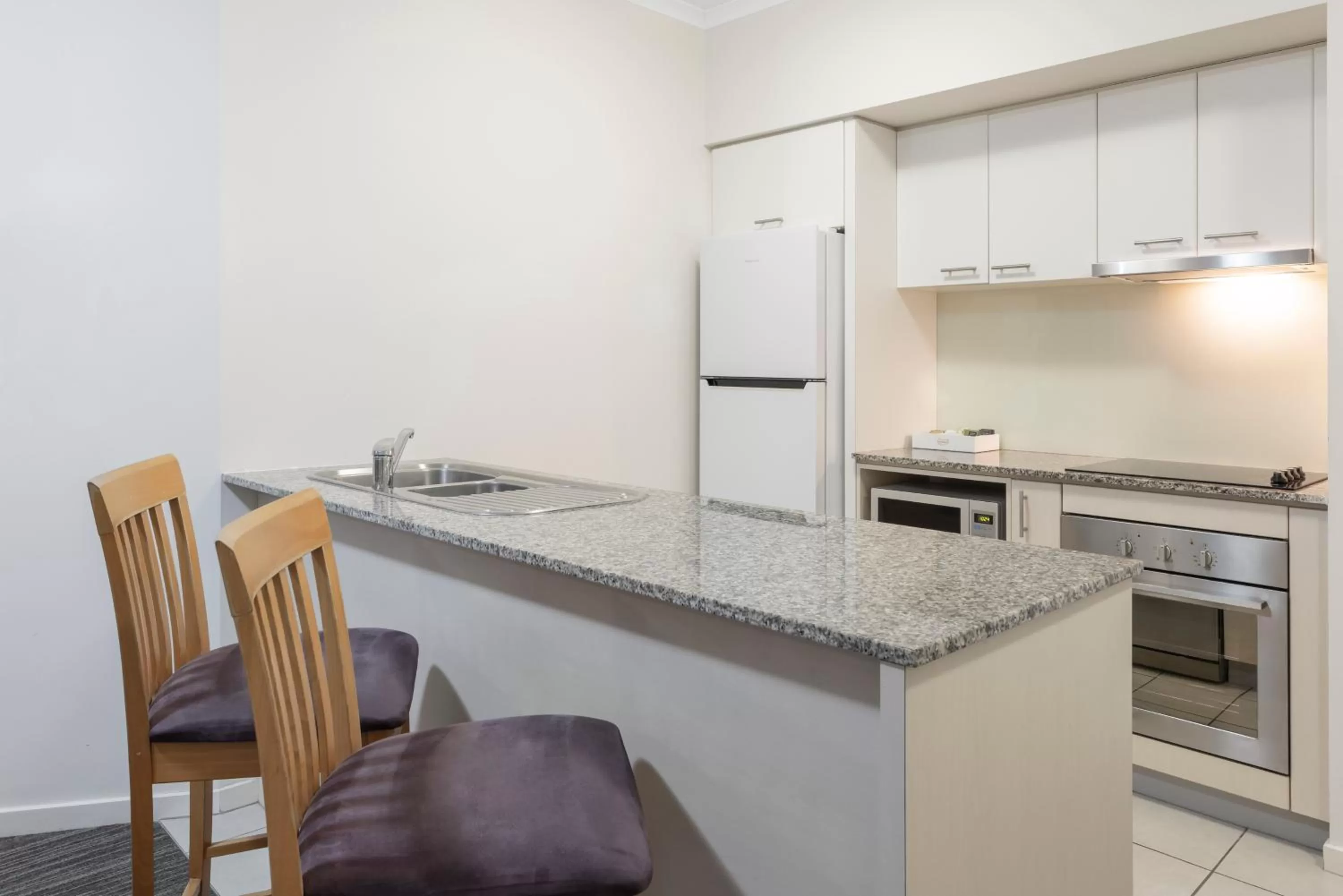 Kitchen or kitchenette in Ramada By Wyndham Marcoola Beach