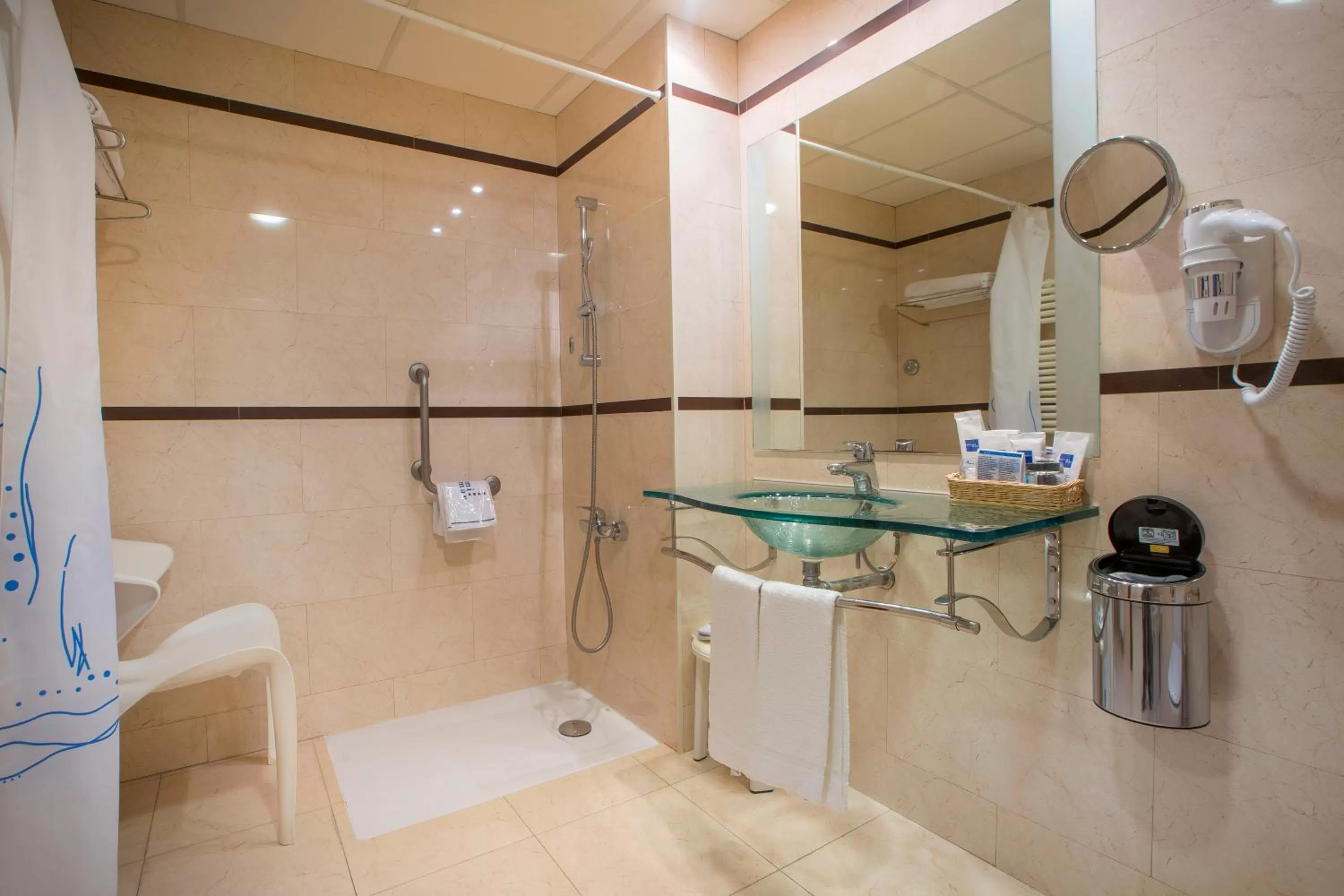 Shower in Miami Mar - Boutique Hotel & Restaurante