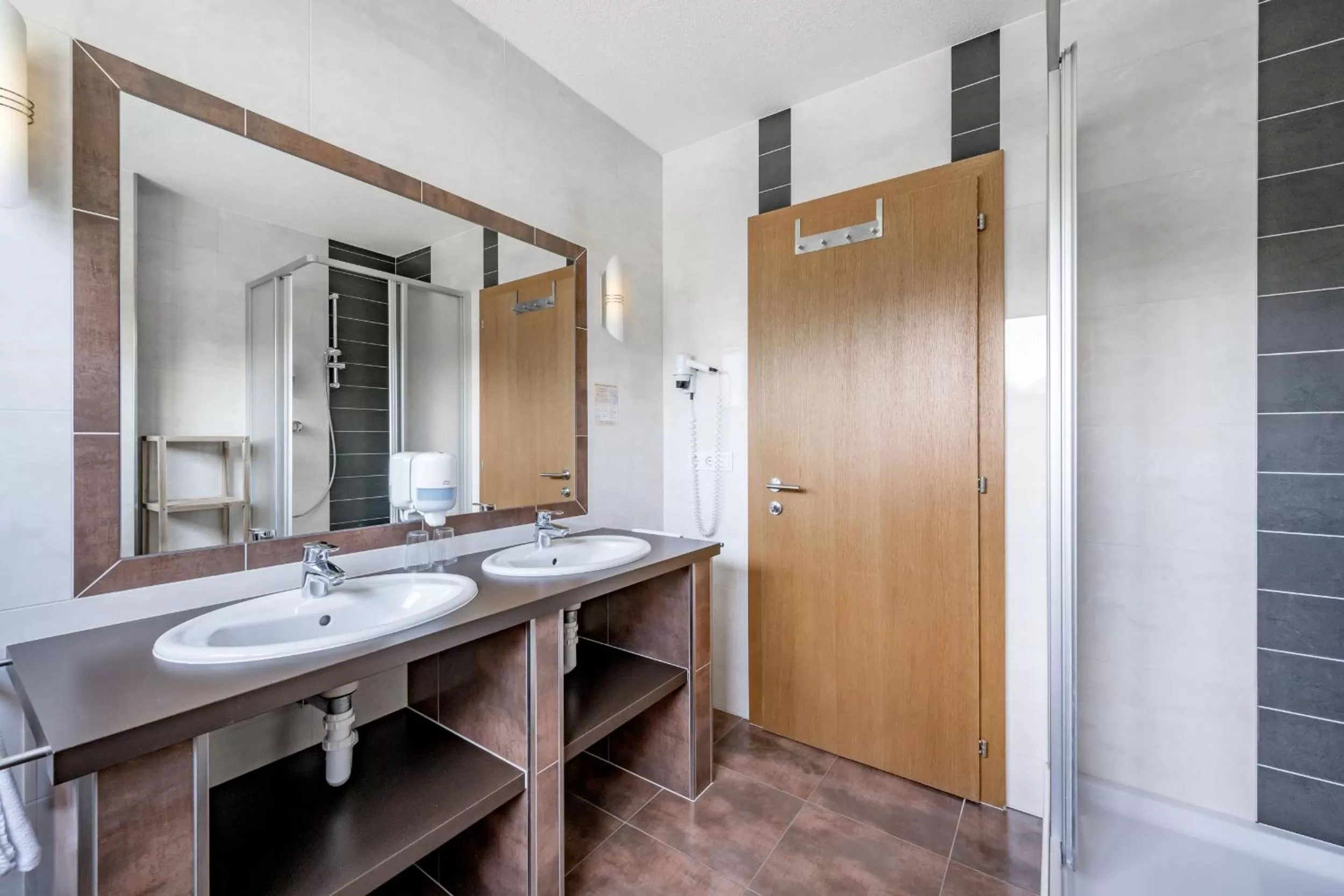 Shower in Gasthof Schroll