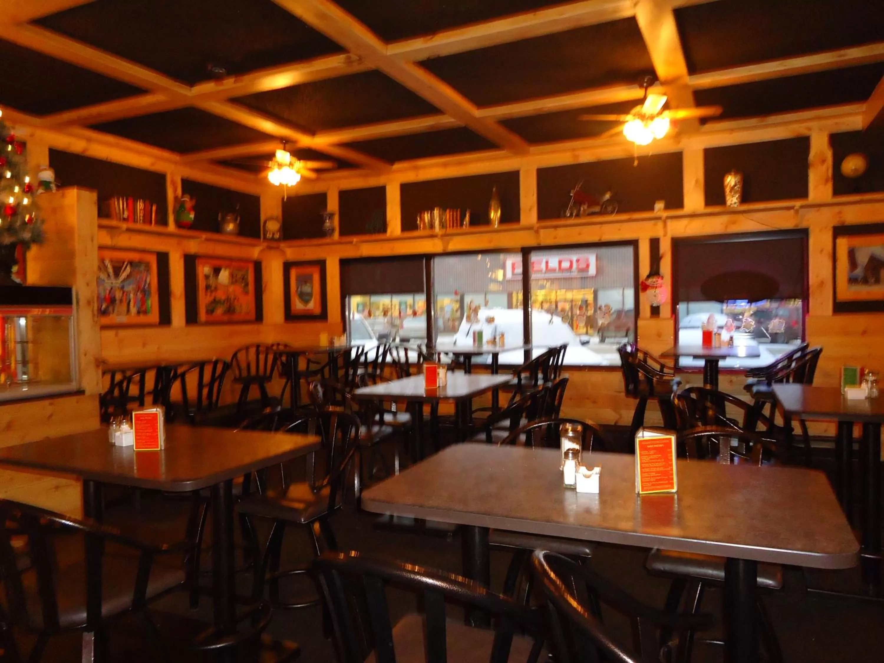 Restaurant/places to eat in River Inn