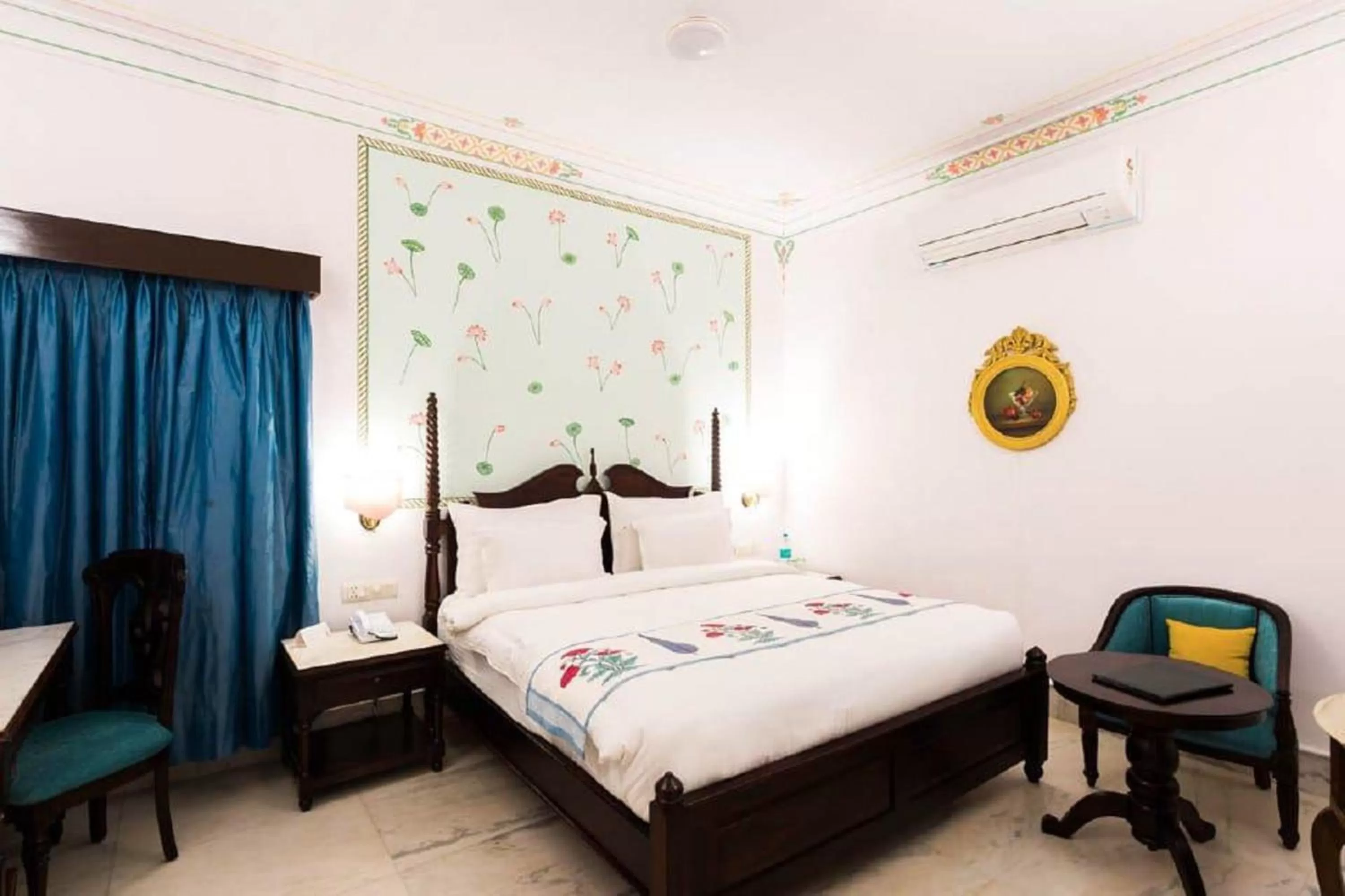 Bed in Amar Kothi