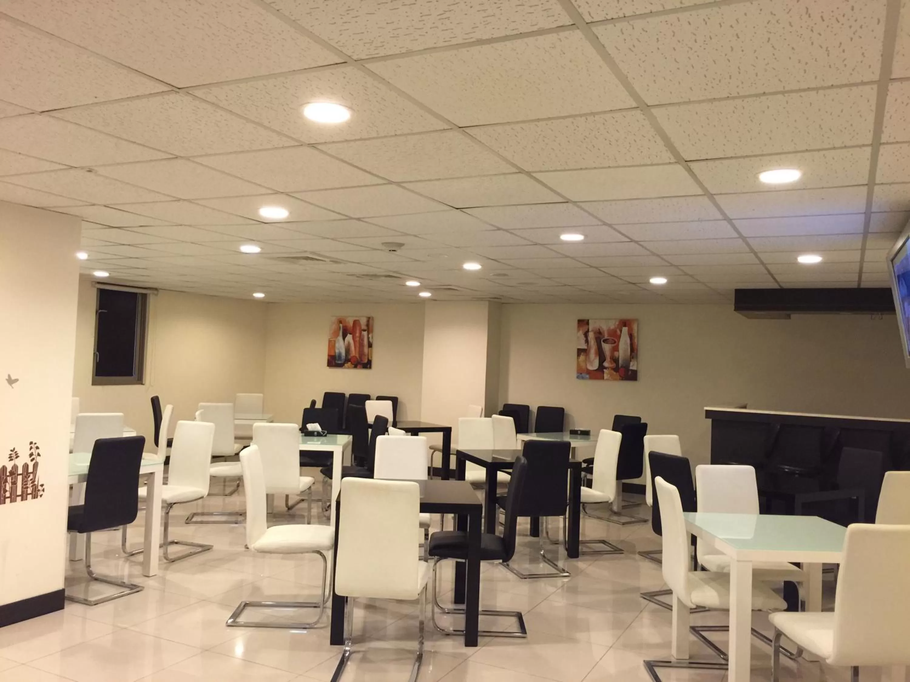 Restaurant/Places to Eat in Discovery Motel - Yanping