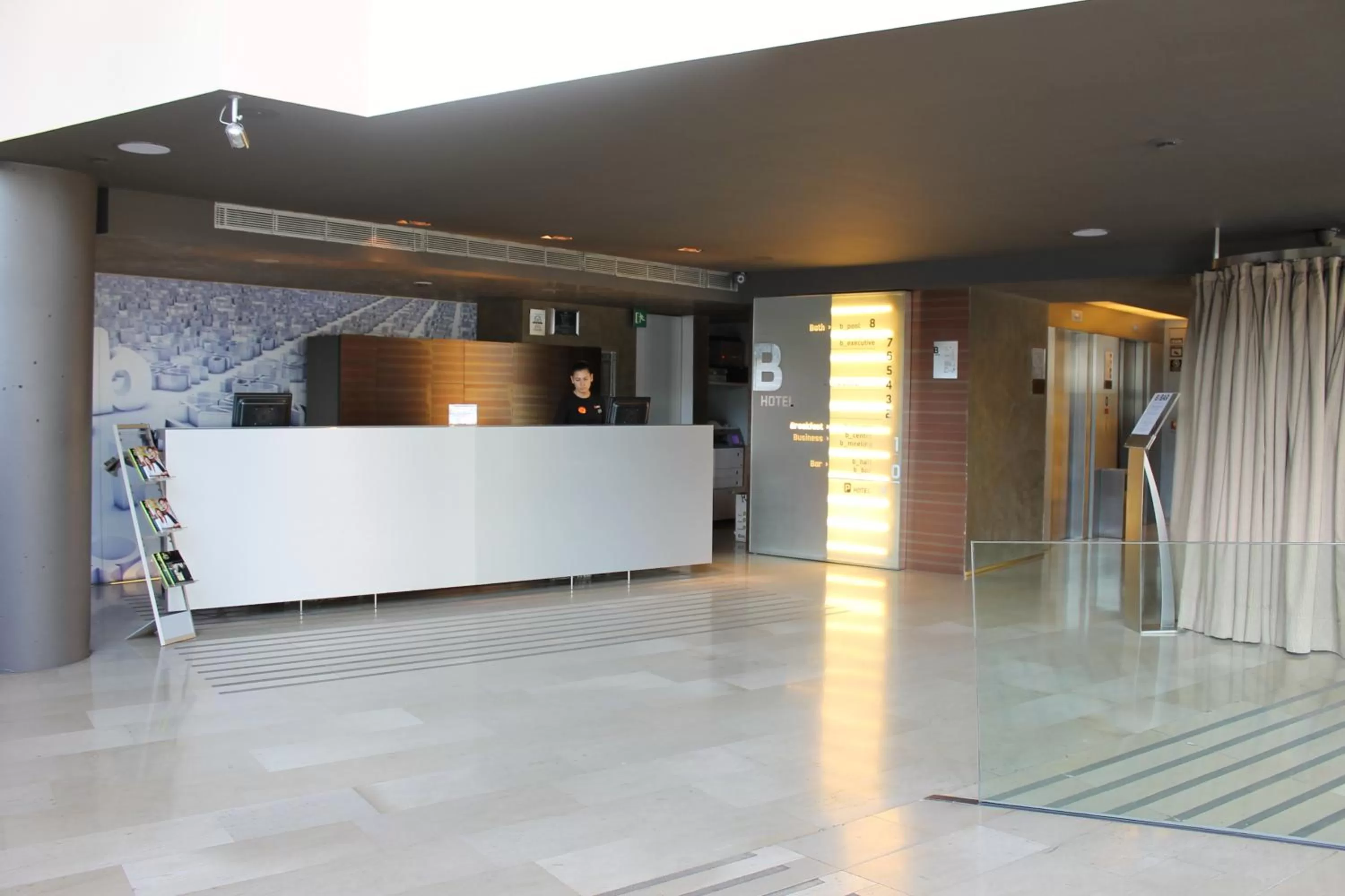 Lobby or reception in B Hotel