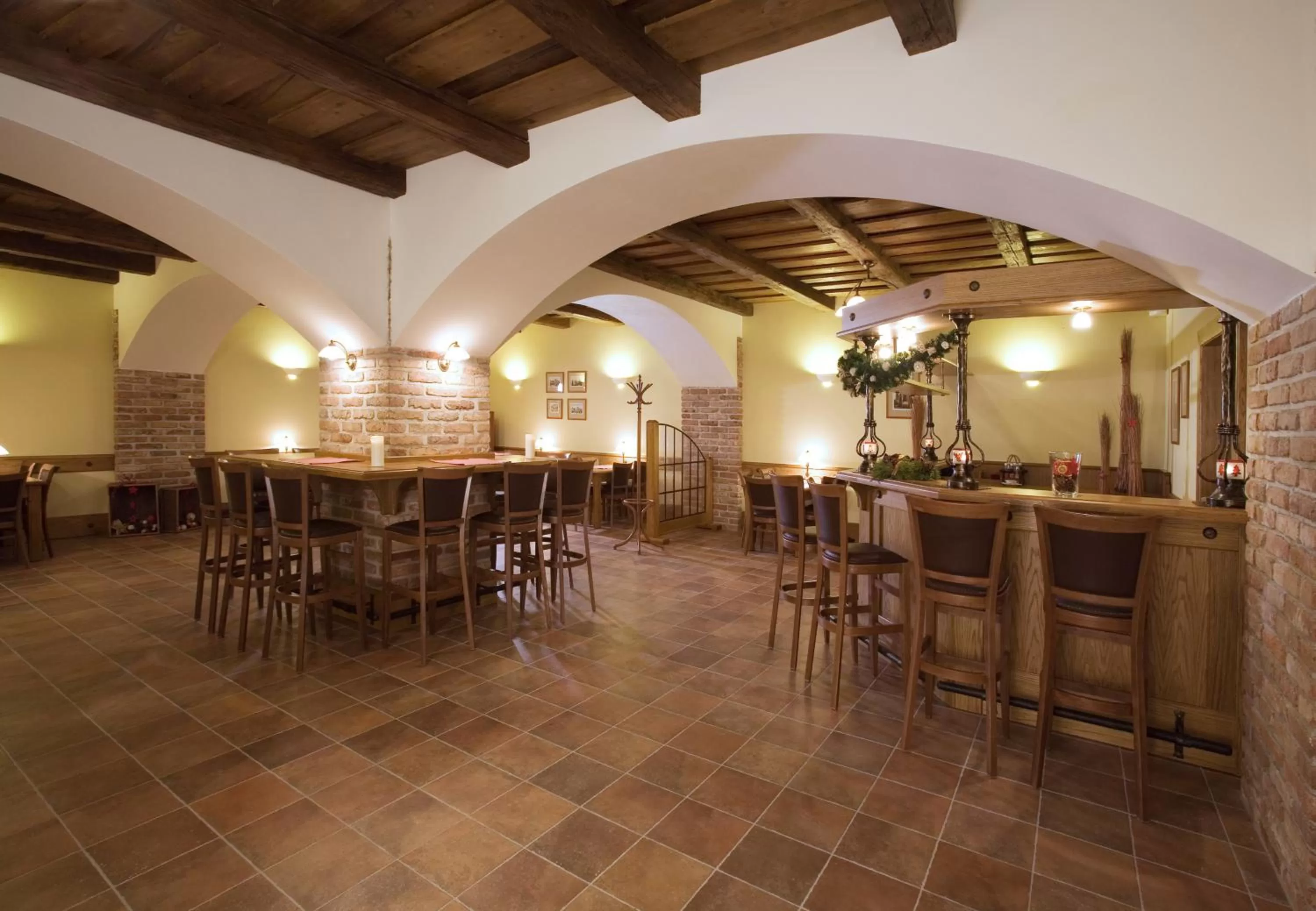 Restaurant/places to eat in Dolce Villa