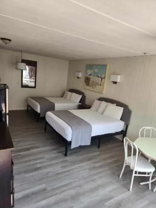 Bed in Yankee Clipper Resort Motel