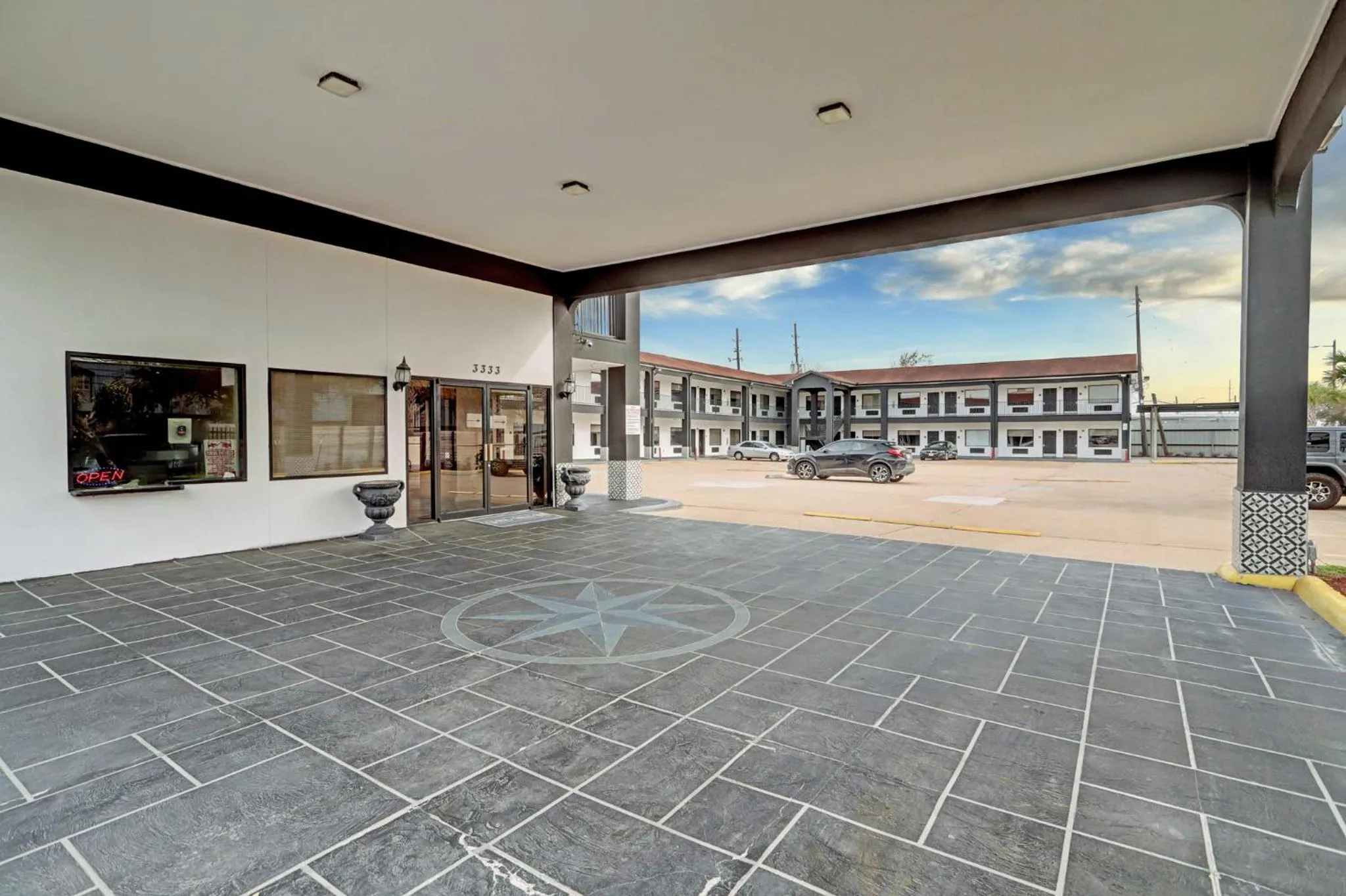 Facade/entrance in Grand Villa Inn Galleria