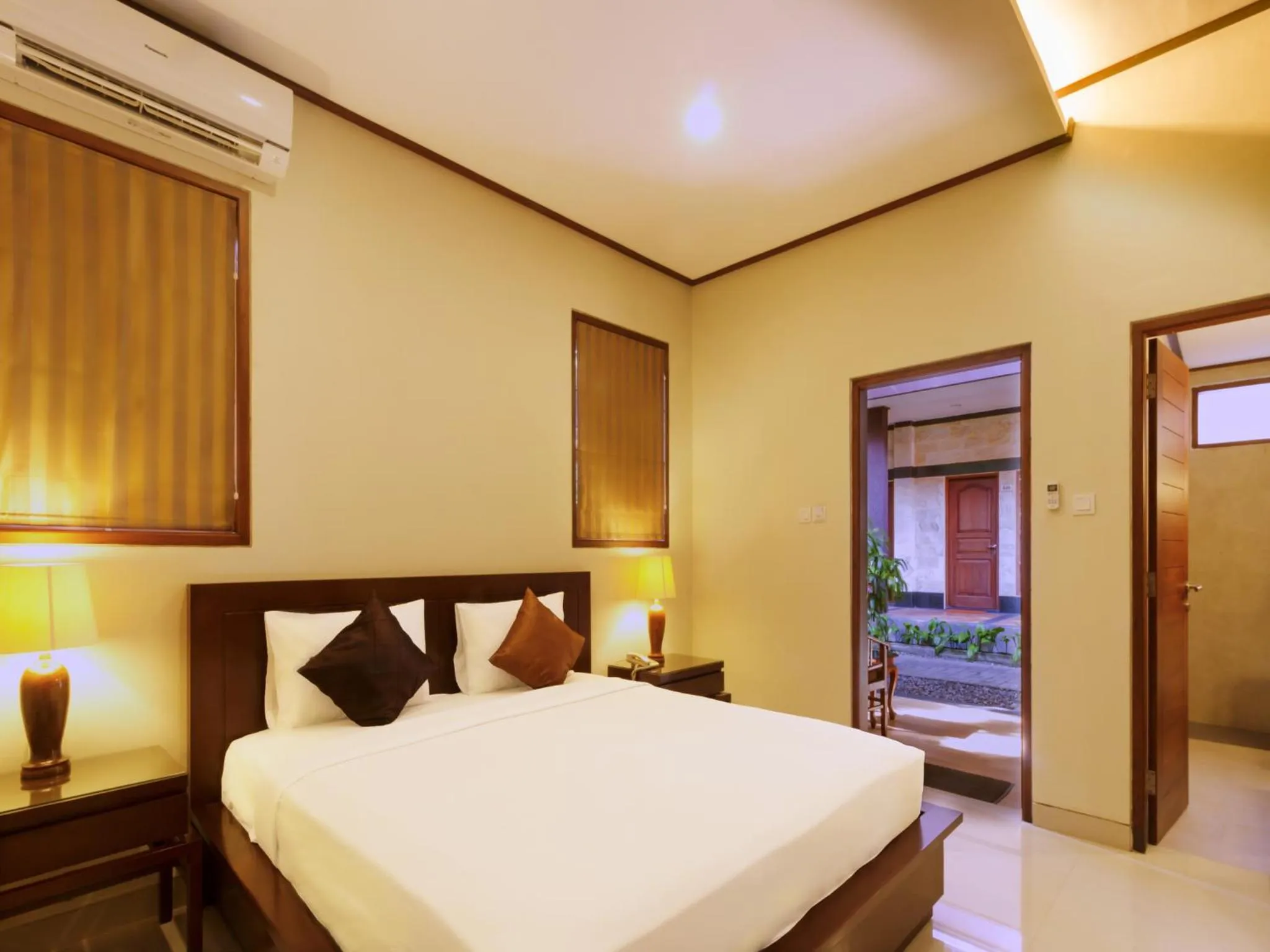 Deluxe Premiere Interconnecting Room with Pool View in Yulia Beach Inn Kuta
