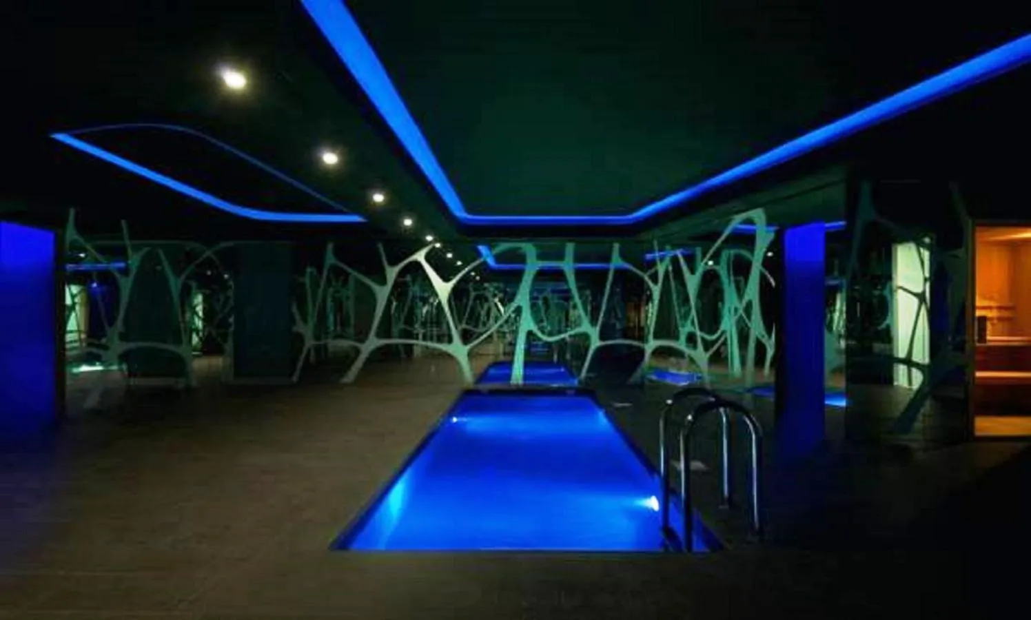 Hot Tub in A Point Arezzo Park Hotel