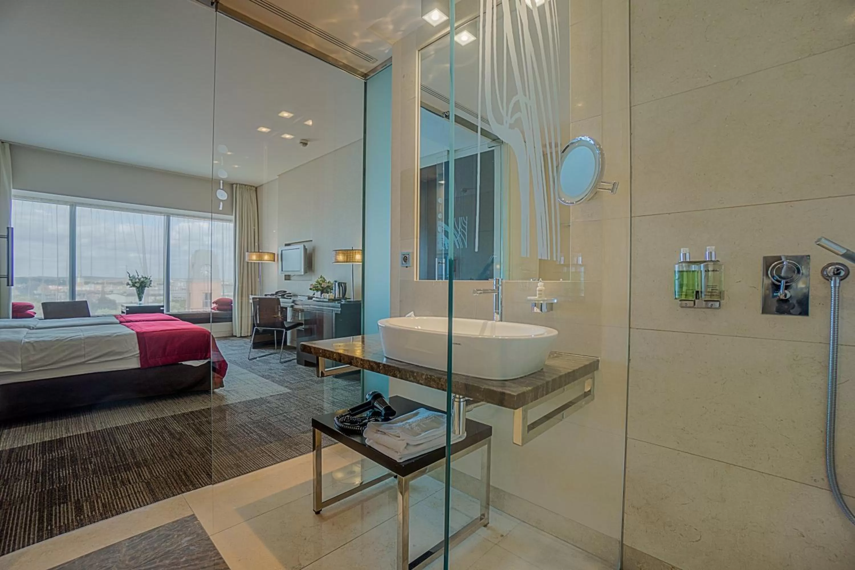 Bathroom, Bed in Andersia Hotel & Spa Poznan, a member of Radisson Individuals