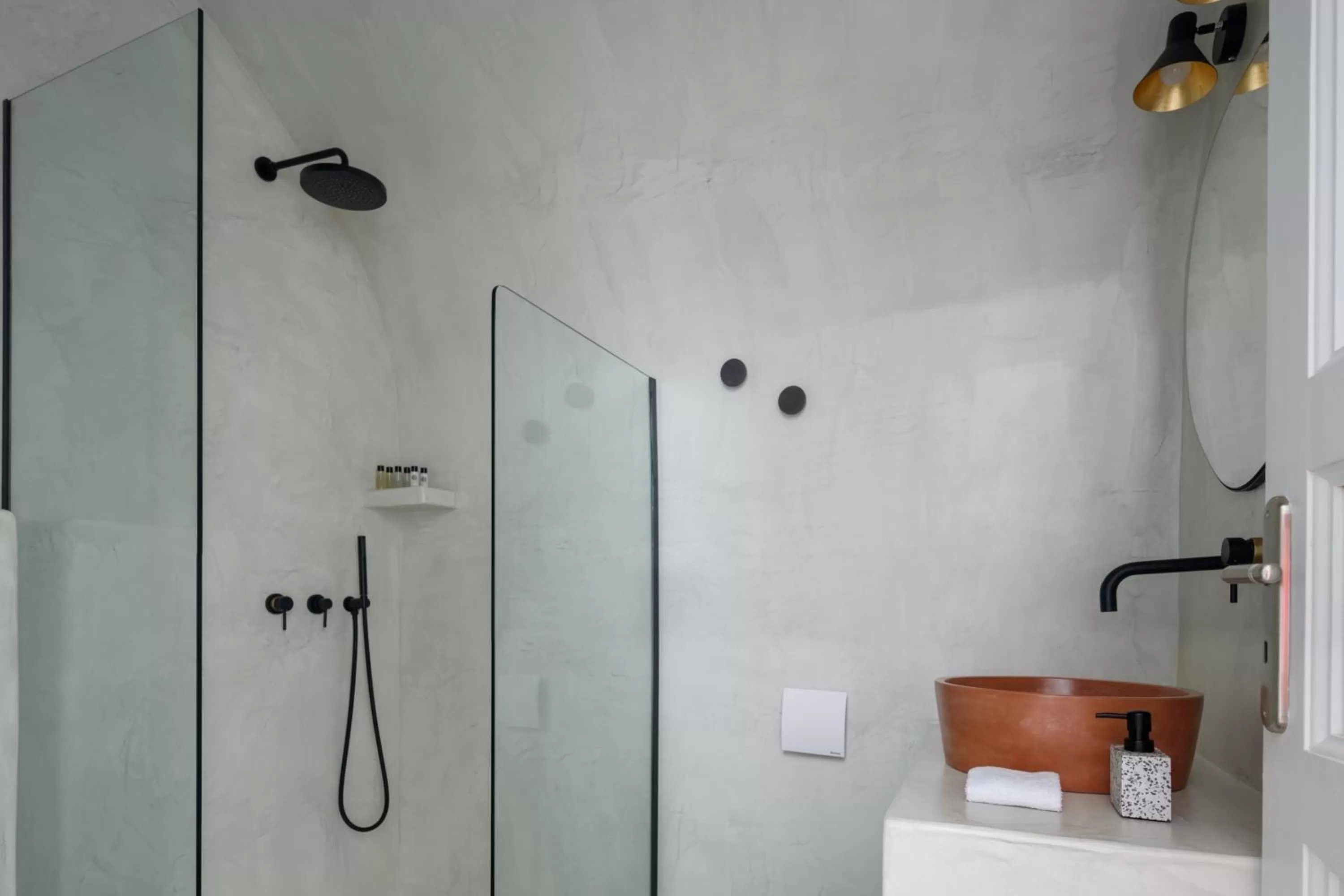 Shower in Keti Hotel