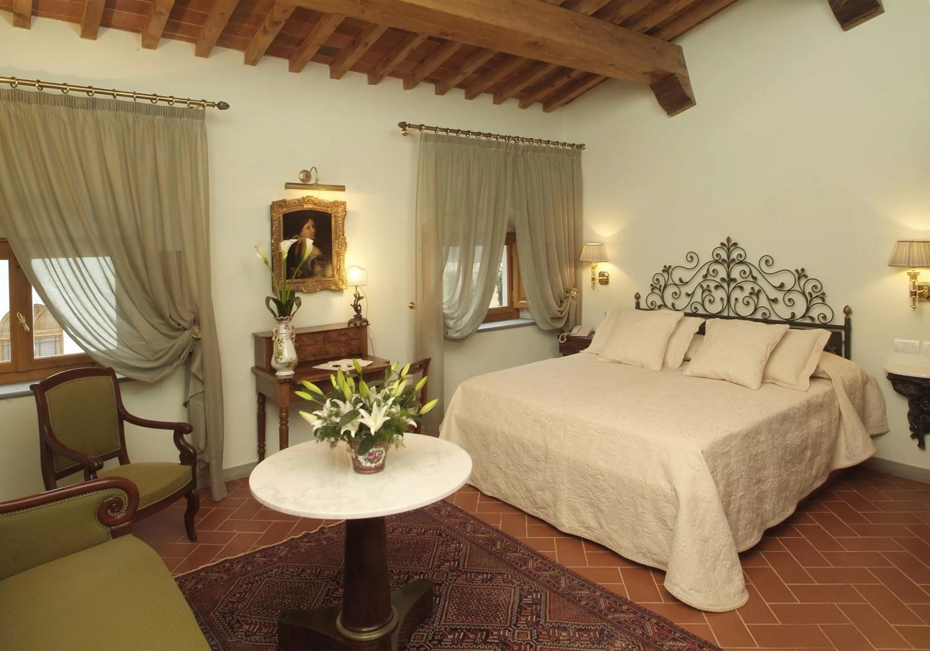 Photo of the whole room, Bed in Villa Olmi Firenze