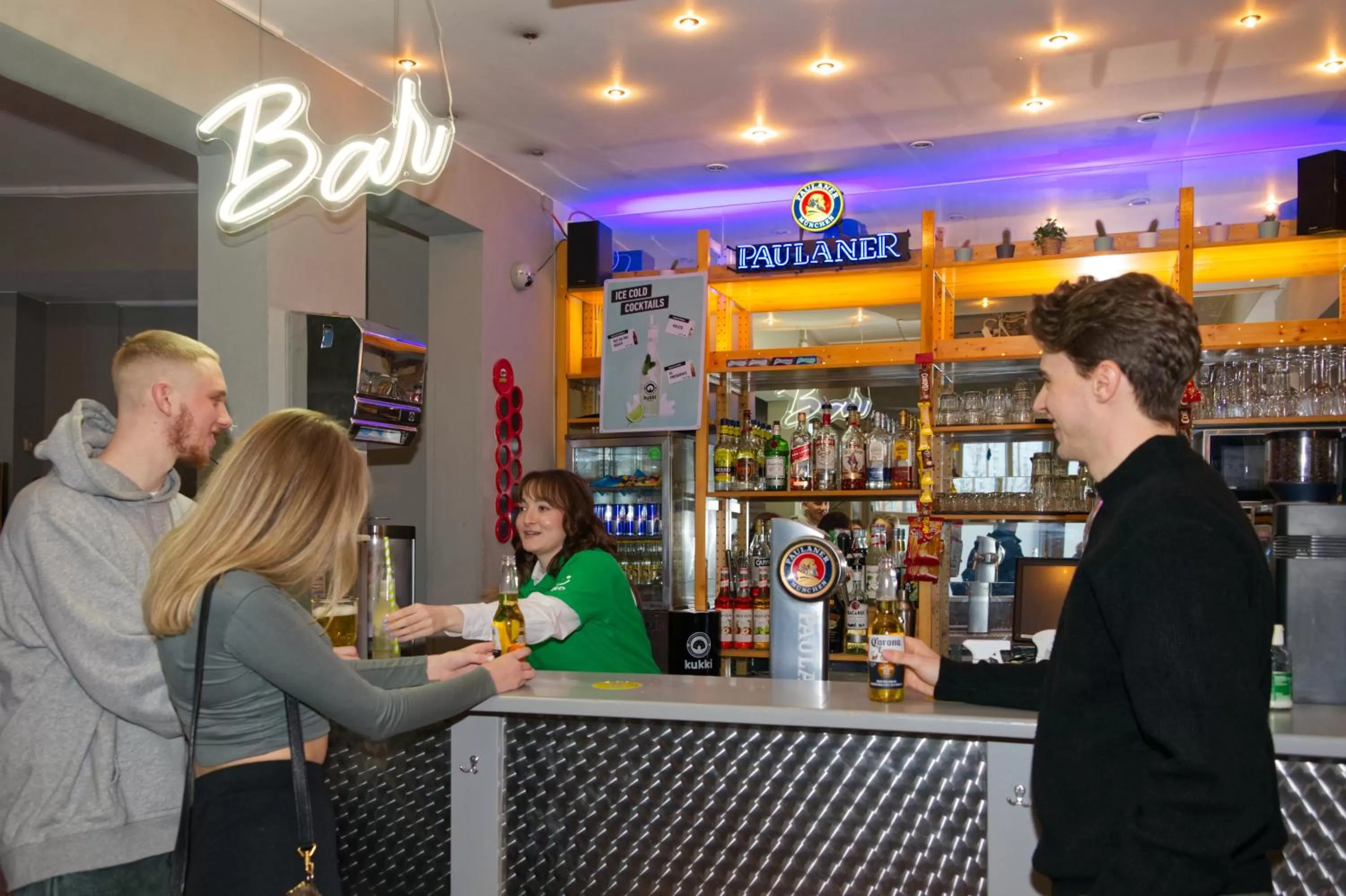 Lounge or bar in a&o München Hackerbrücke