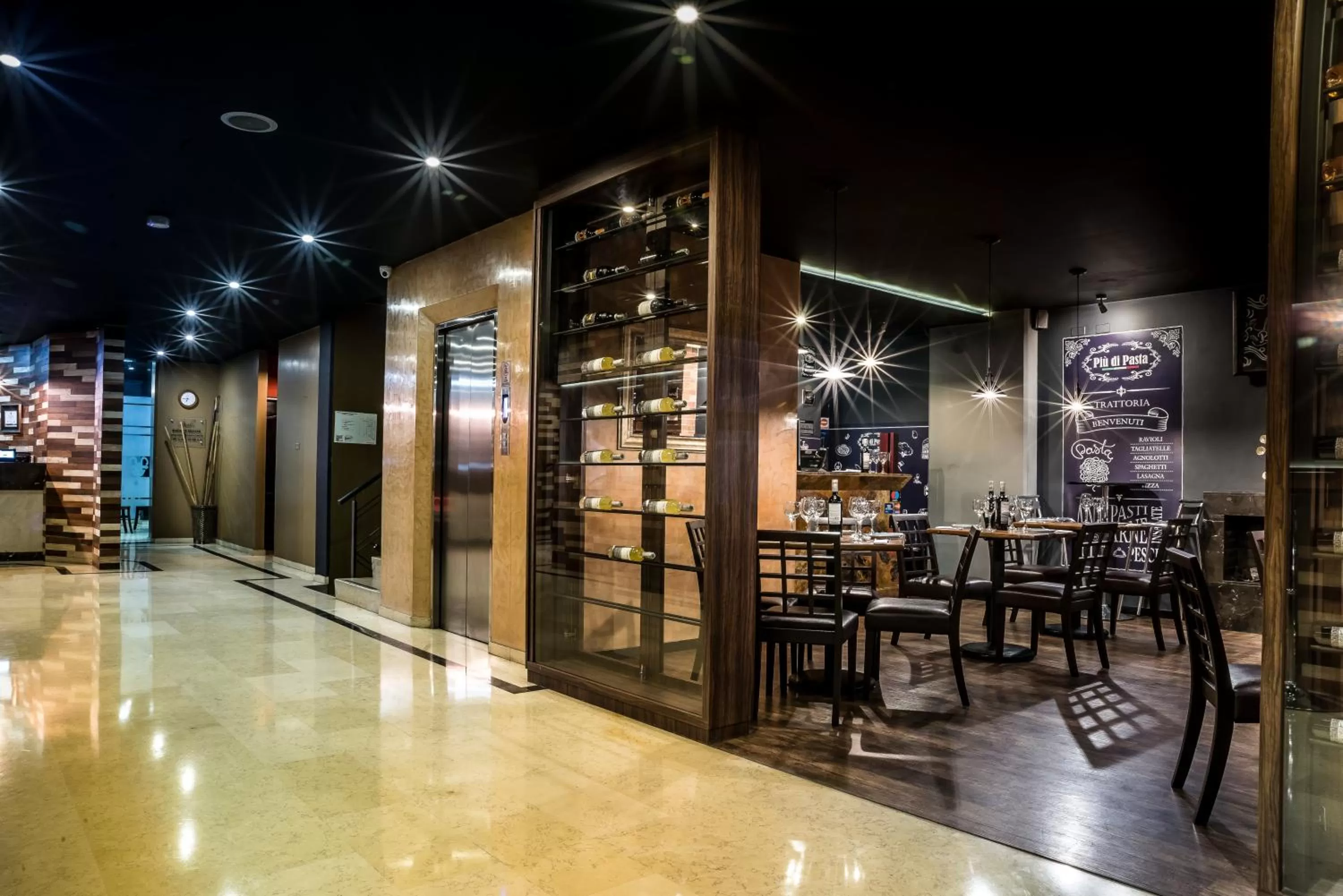 Restaurant/places to eat in Hotel Santa Barbara Real