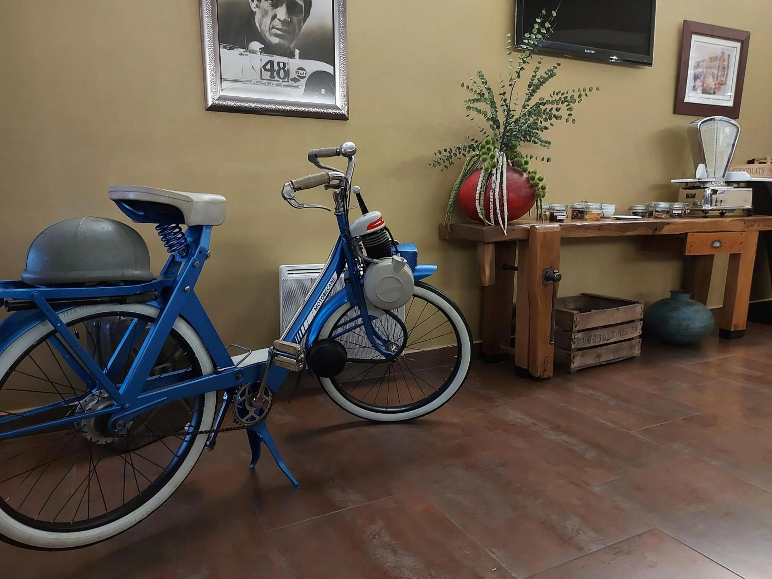 Decorative detail in Contact Hotel Atoll