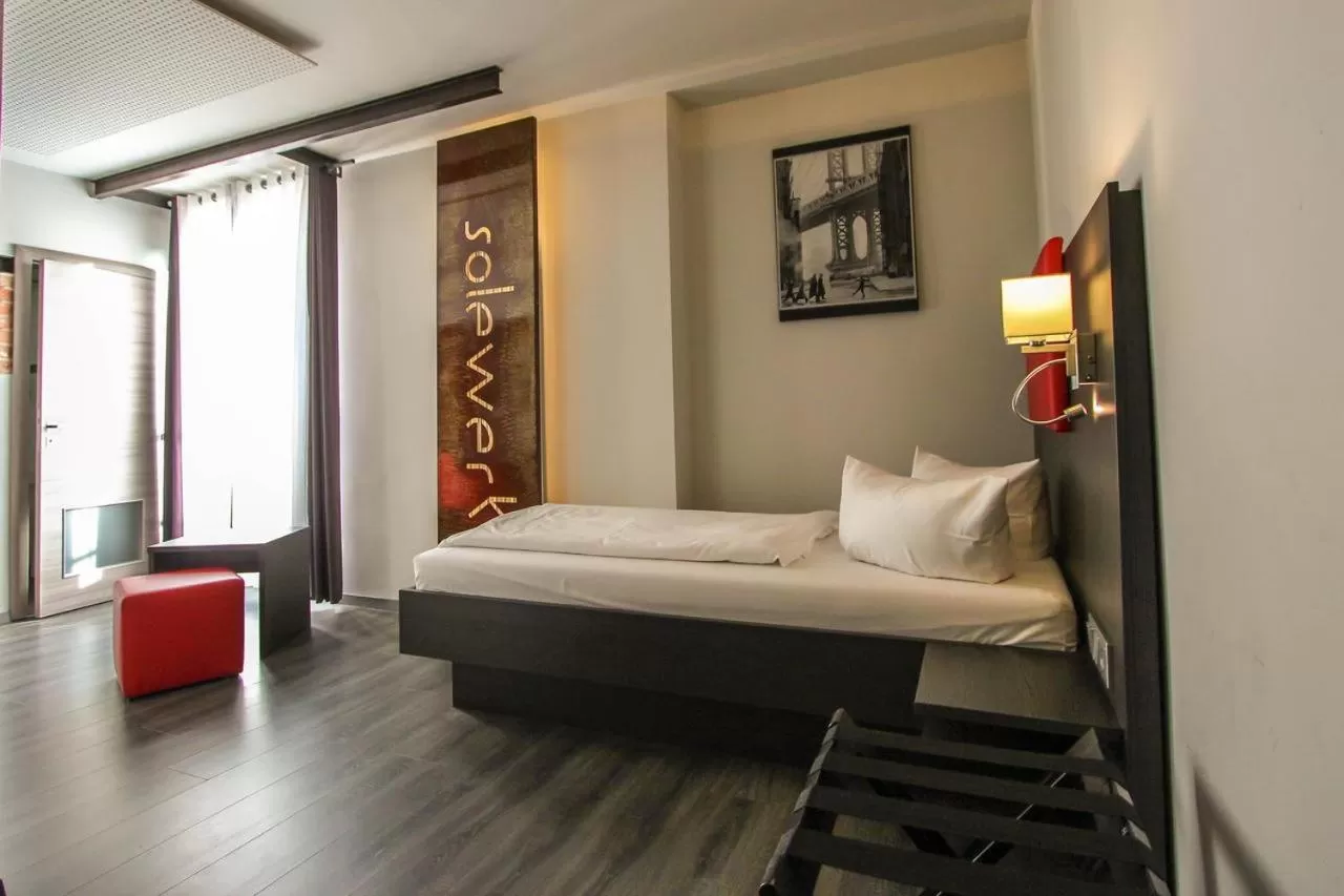 Bed in SOLEWERK Hotel