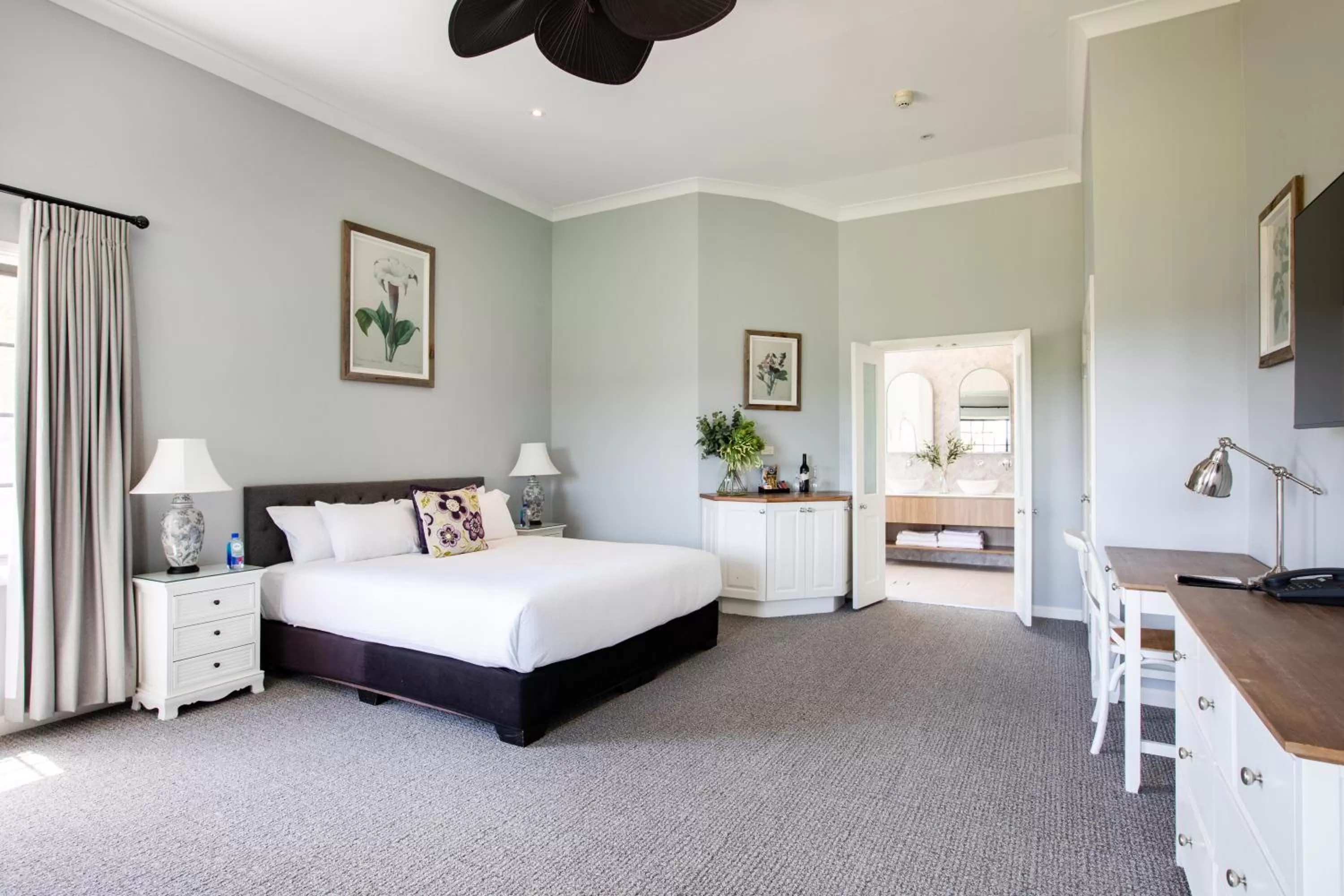 Bedroom, Bed in Camden Valley Inn